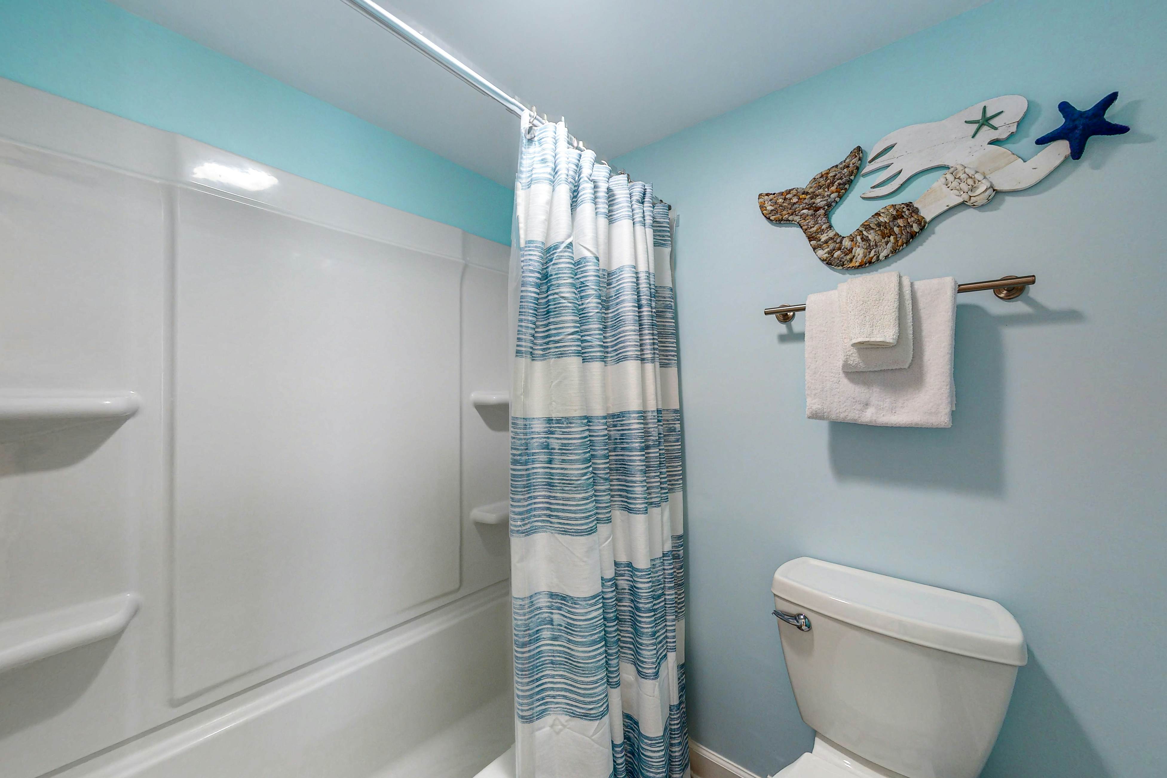 Beachfront suite with kitchenette, saltwater pool, tennis & putting green