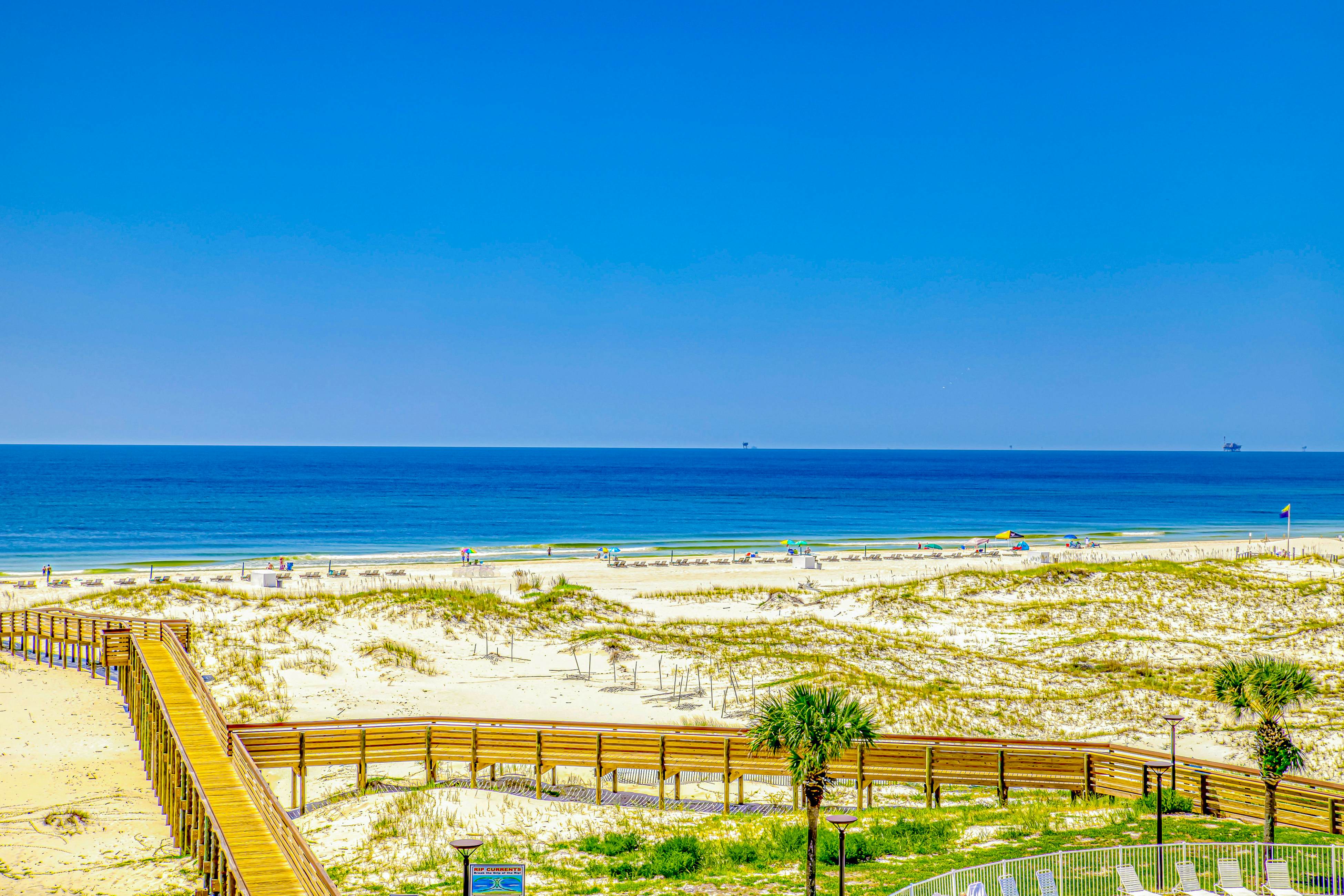 Beachfront suite with kitchenette, saltwater pool, tennis & putting green