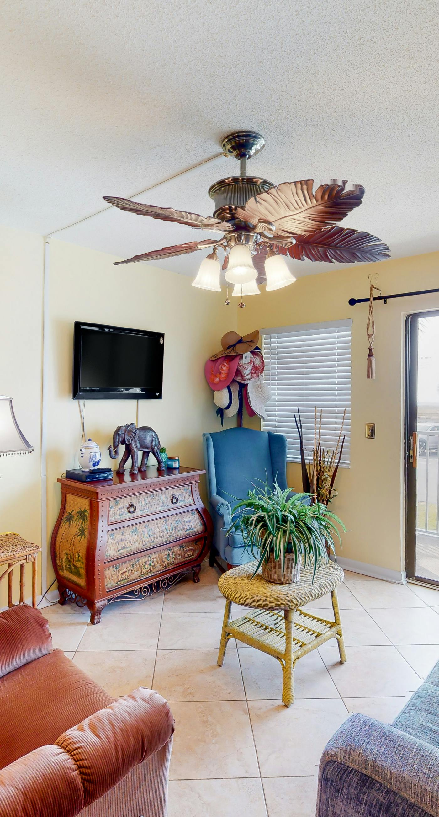 Oceanfront Condo at Plantation East - Shared Pools, Hot Tubs, Tennis, AC & WiFi