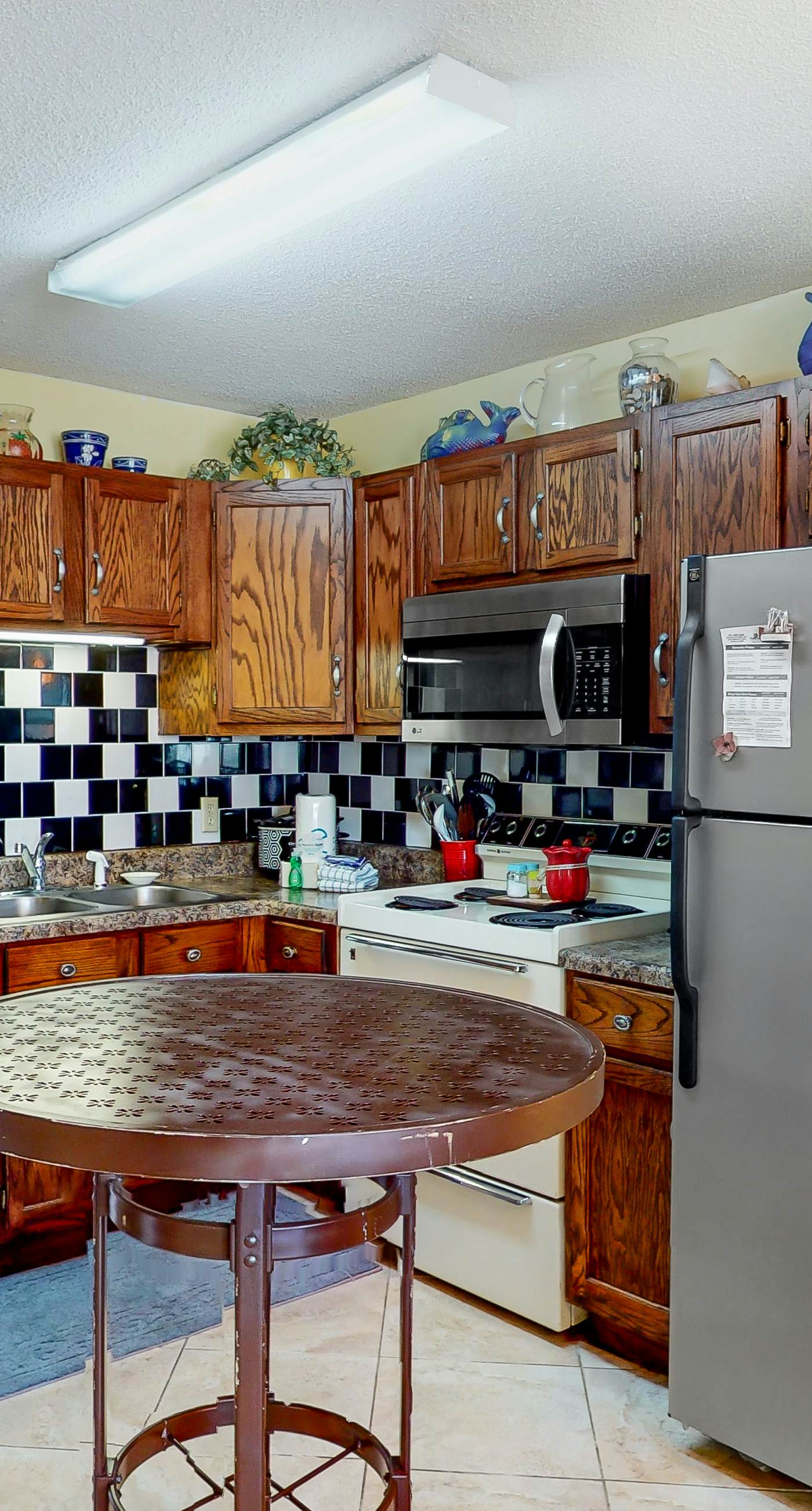 Oceanfront Condo at Plantation East - Shared Pools, Hot Tubs, Tennis, AC & WiFi