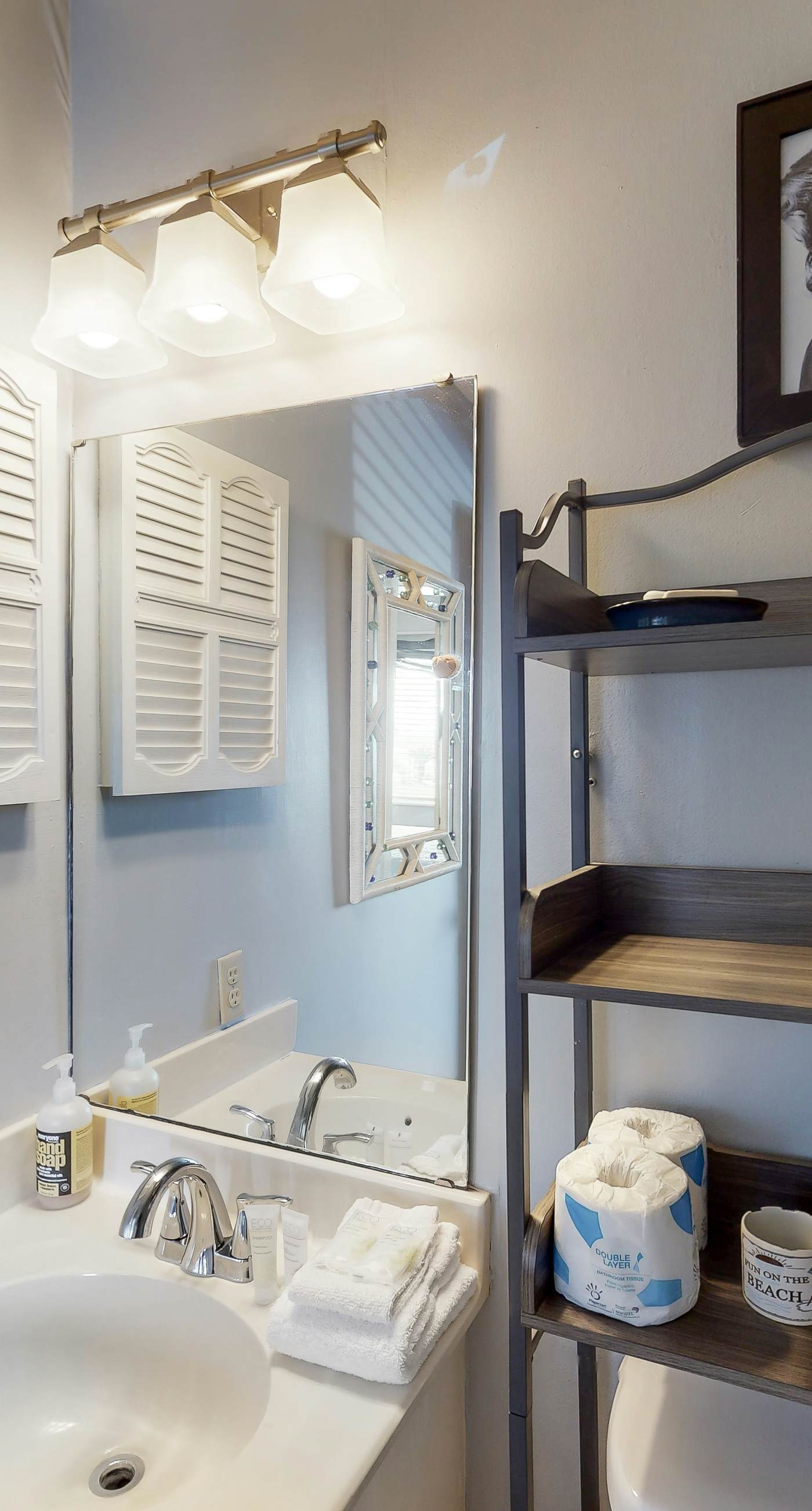 Oceanfront Condo at Plantation East - Shared Pools, Hot Tubs, Tennis, AC & WiFi