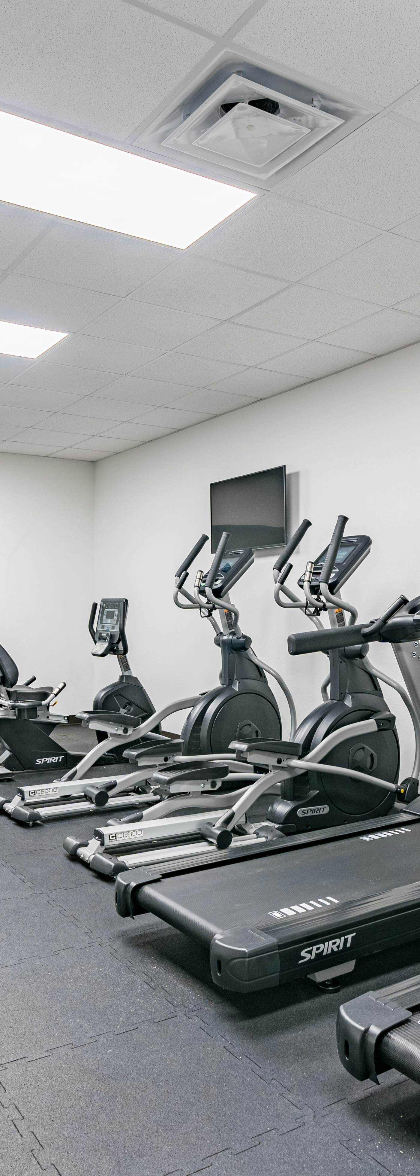 Oceanfront Condo at Plantation East - Shared Pools, Hot Tubs, Tennis, AC & WiFi