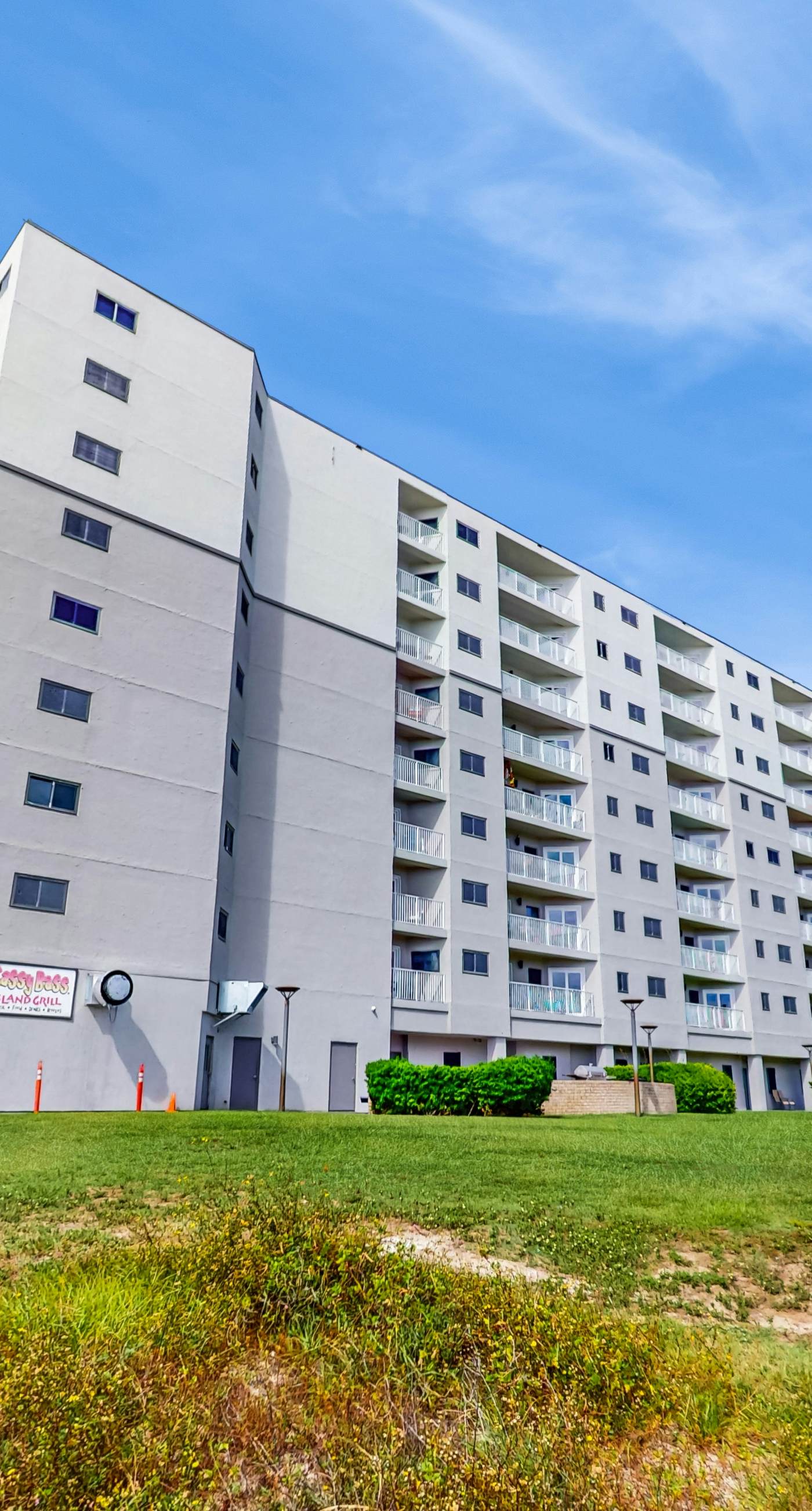 Oceanfront Condo at Plantation East - Shared Pools, Hot Tubs, Tennis, AC & WiFi