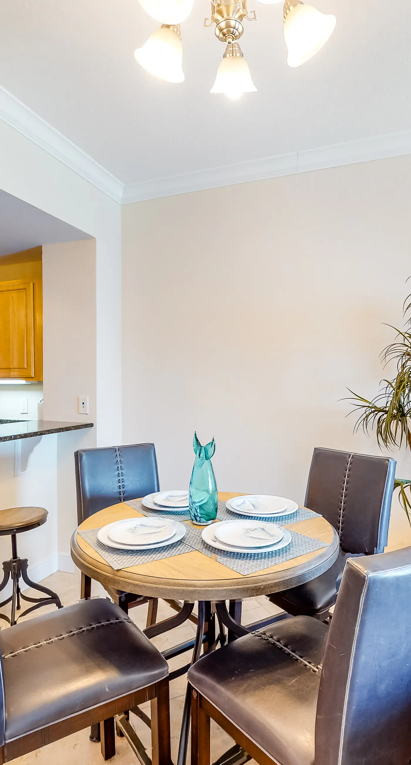 Top-floor condo with breathtaking views, beach access, pools & hot tub