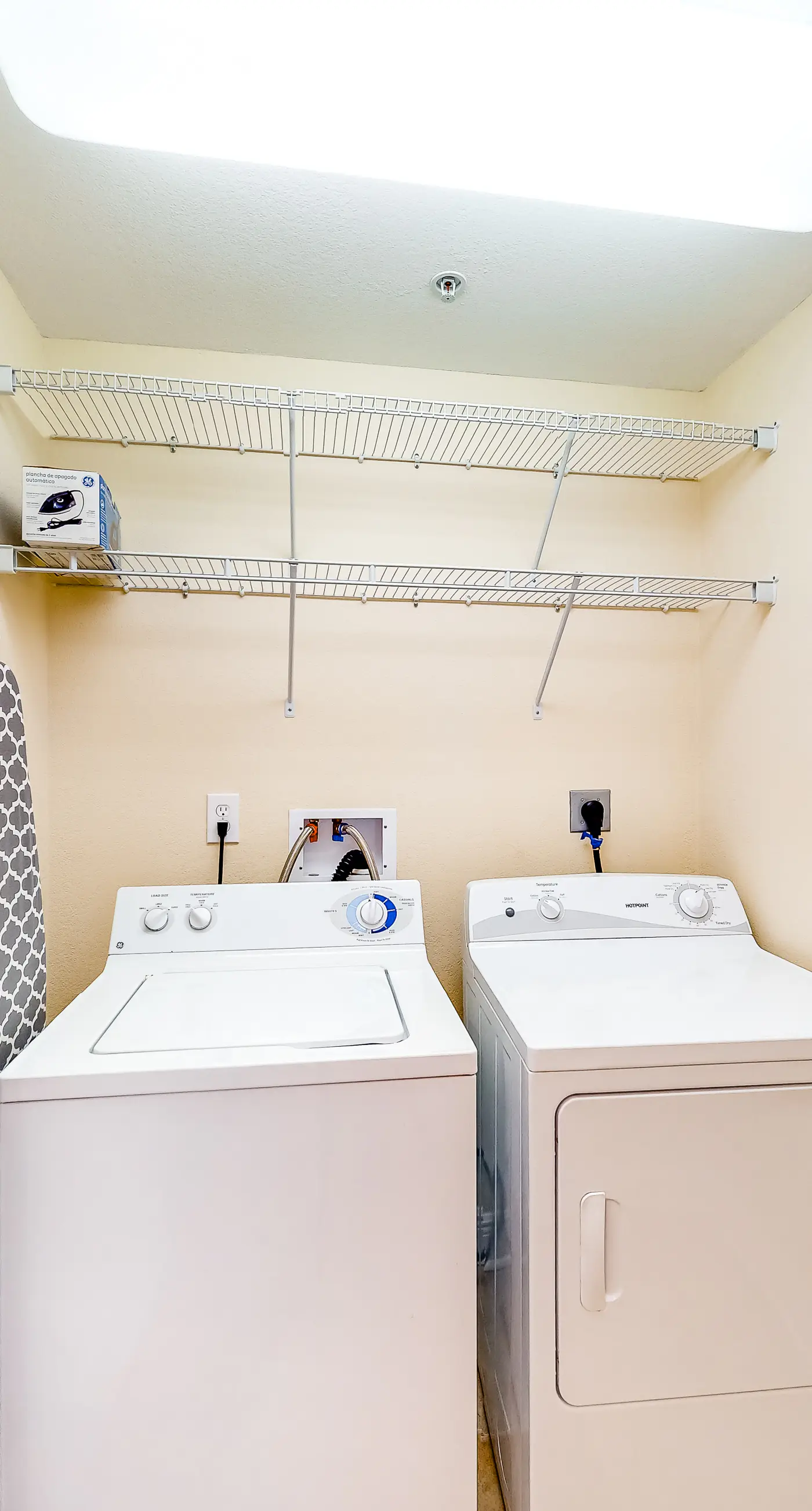 Top-floor condo with breathtaking views, beach access, pools & hot tub