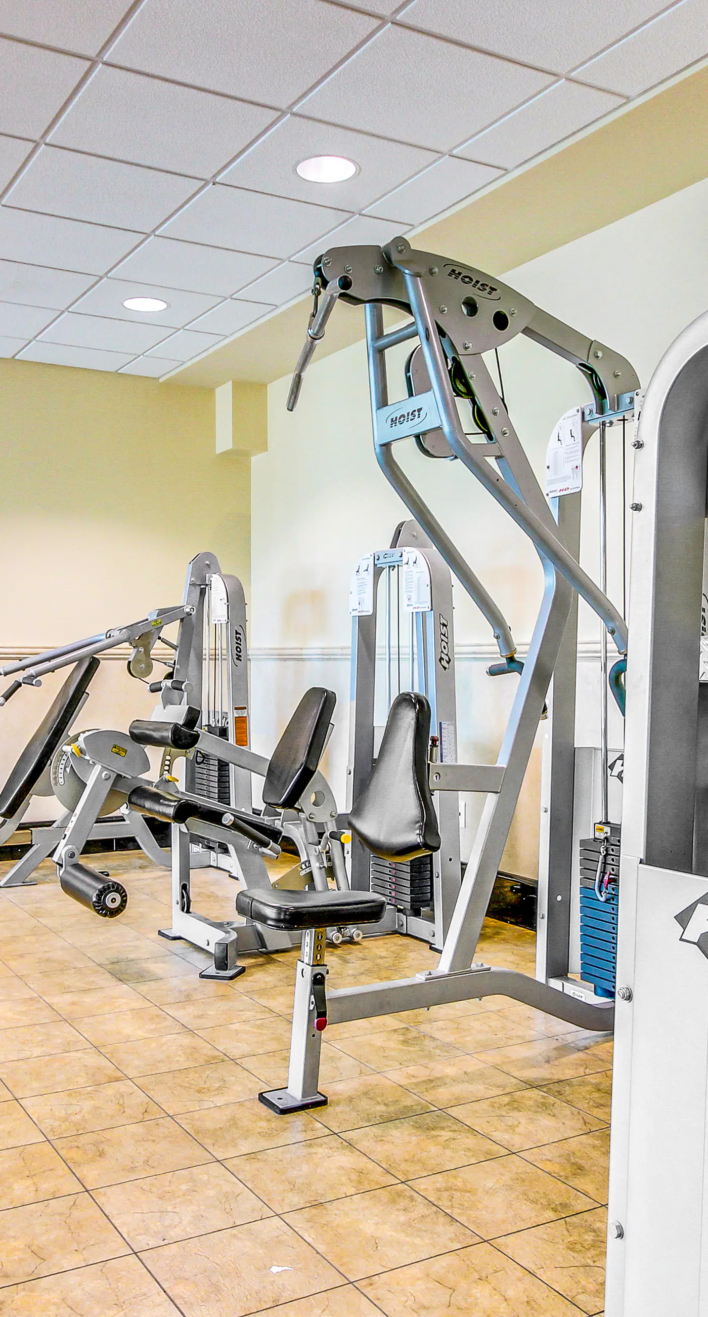 Top-floor condo with breathtaking views, beach access, pools & hot tub