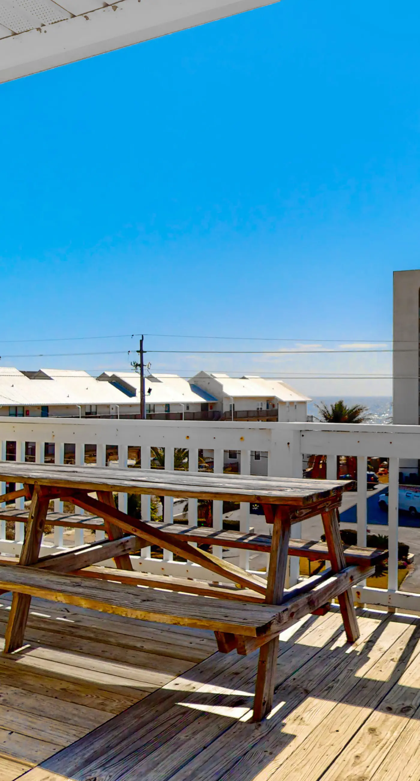Top-floor condo with pool & great views - close to the beach