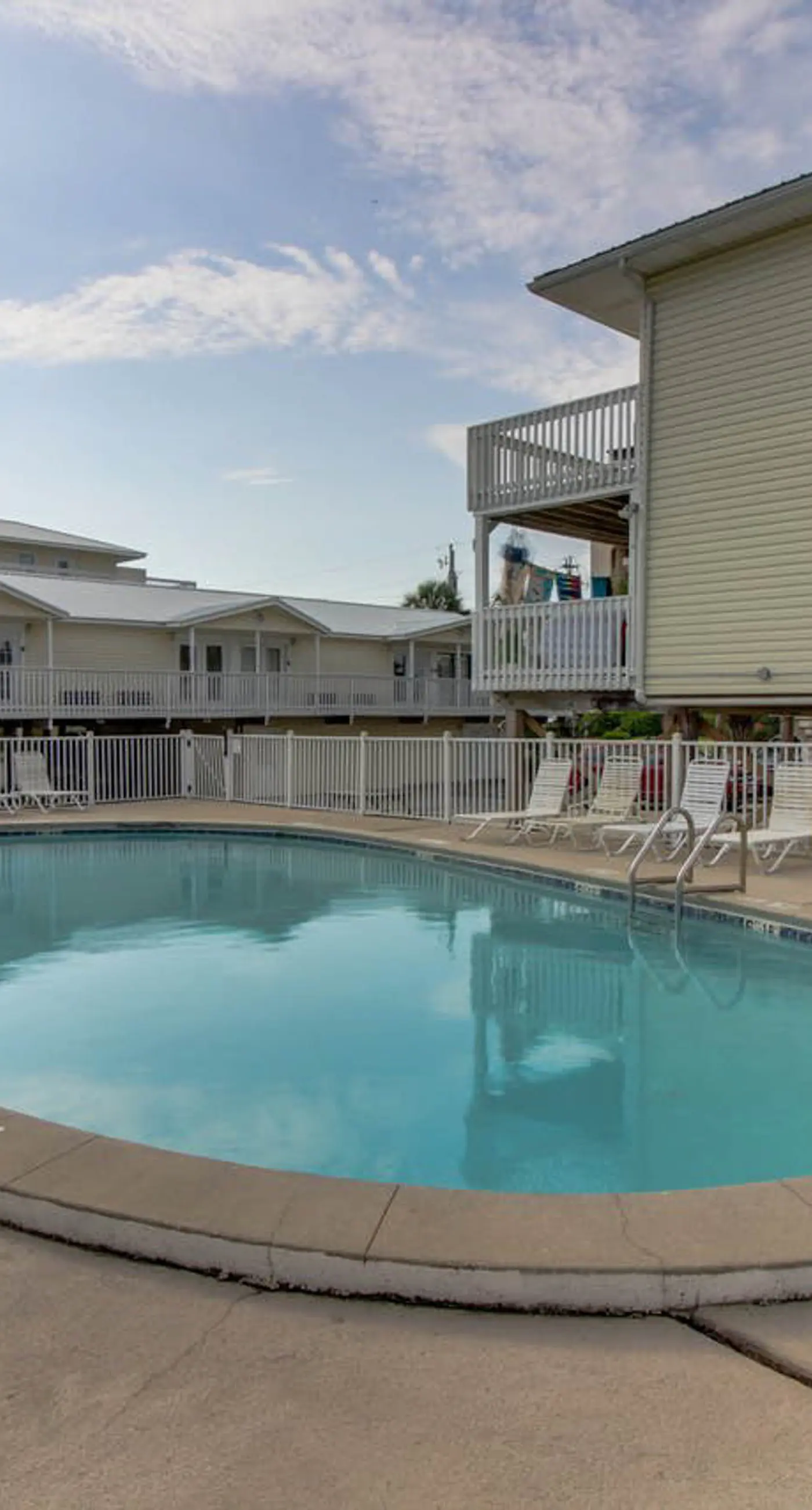 Top-floor condo with pool & great views - close to the beach