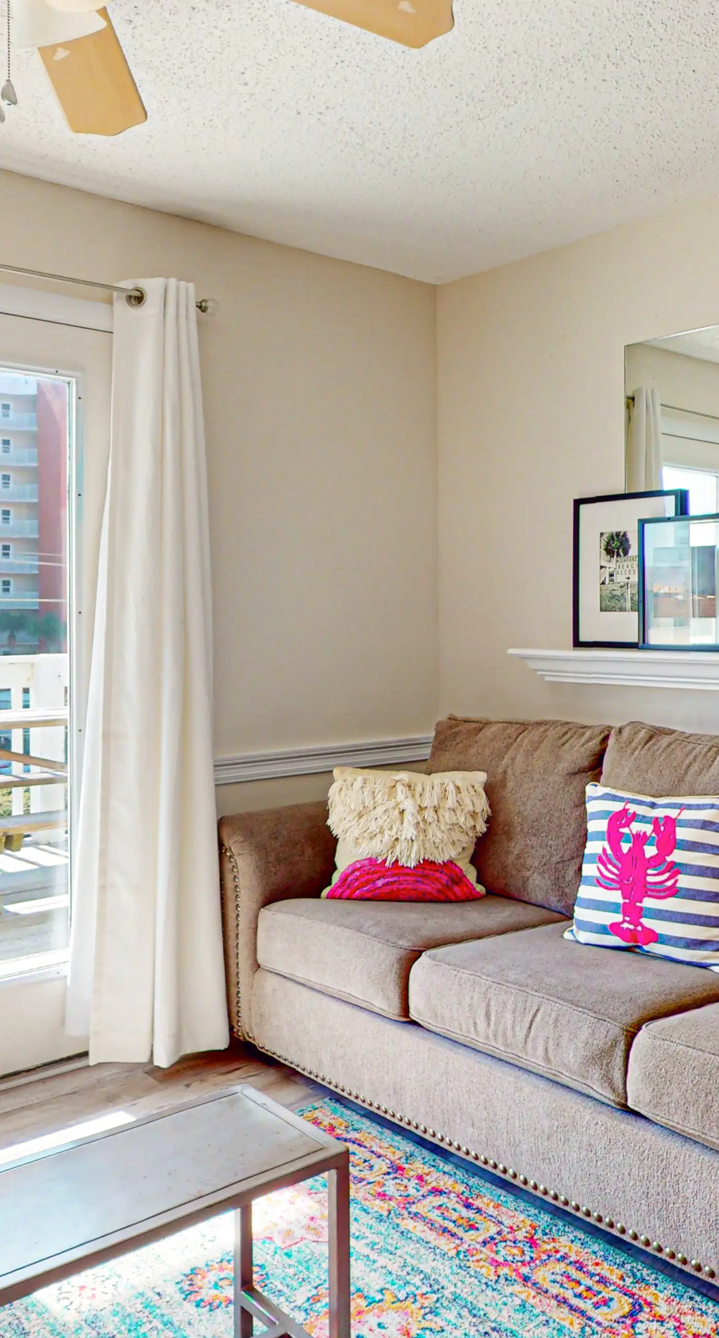 Top-floor condo with pool & great views - close to the beach