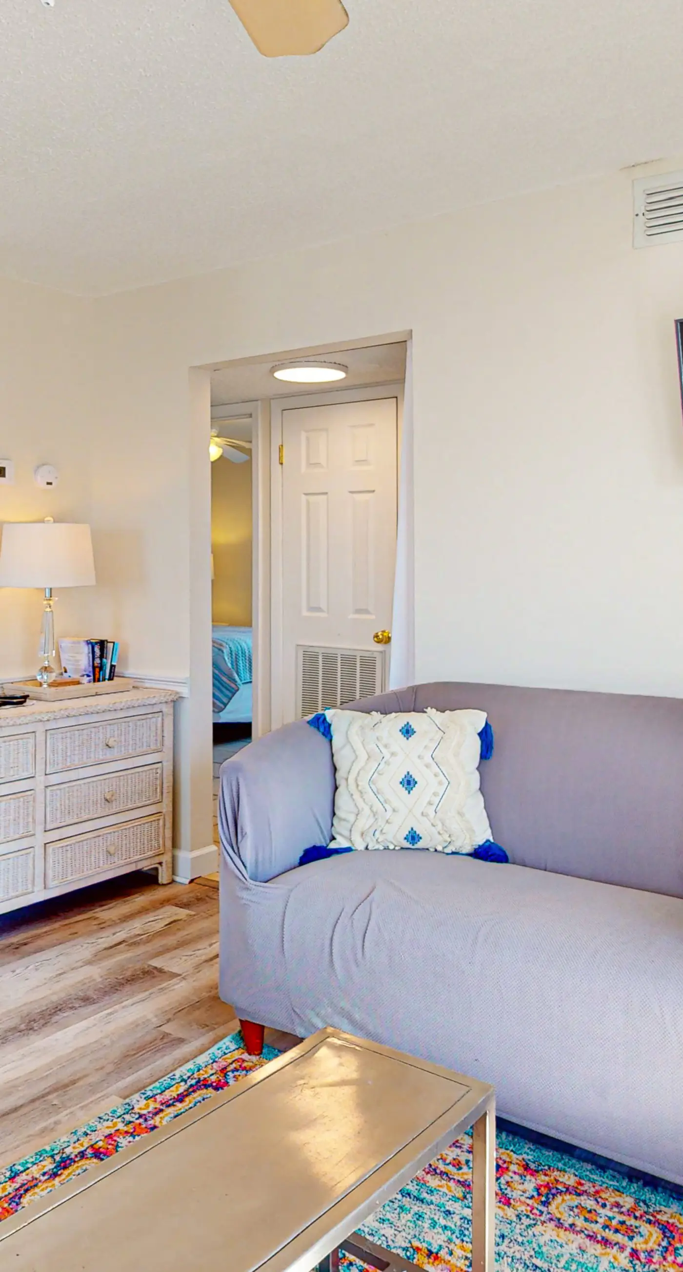Top-floor condo with pool & great views - close to the beach