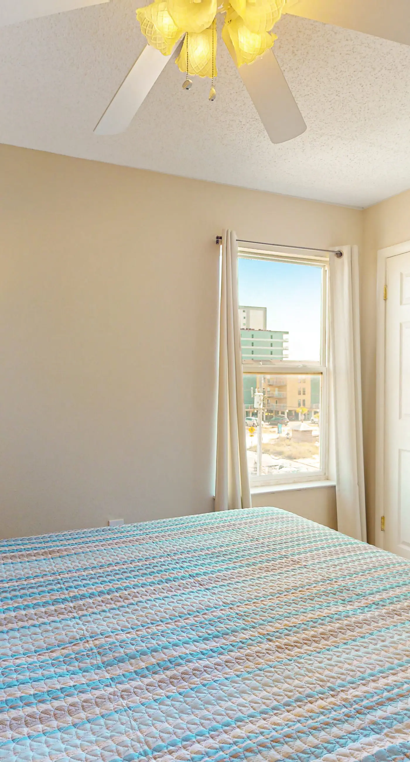 Top-floor condo with pool & great views - close to the beach