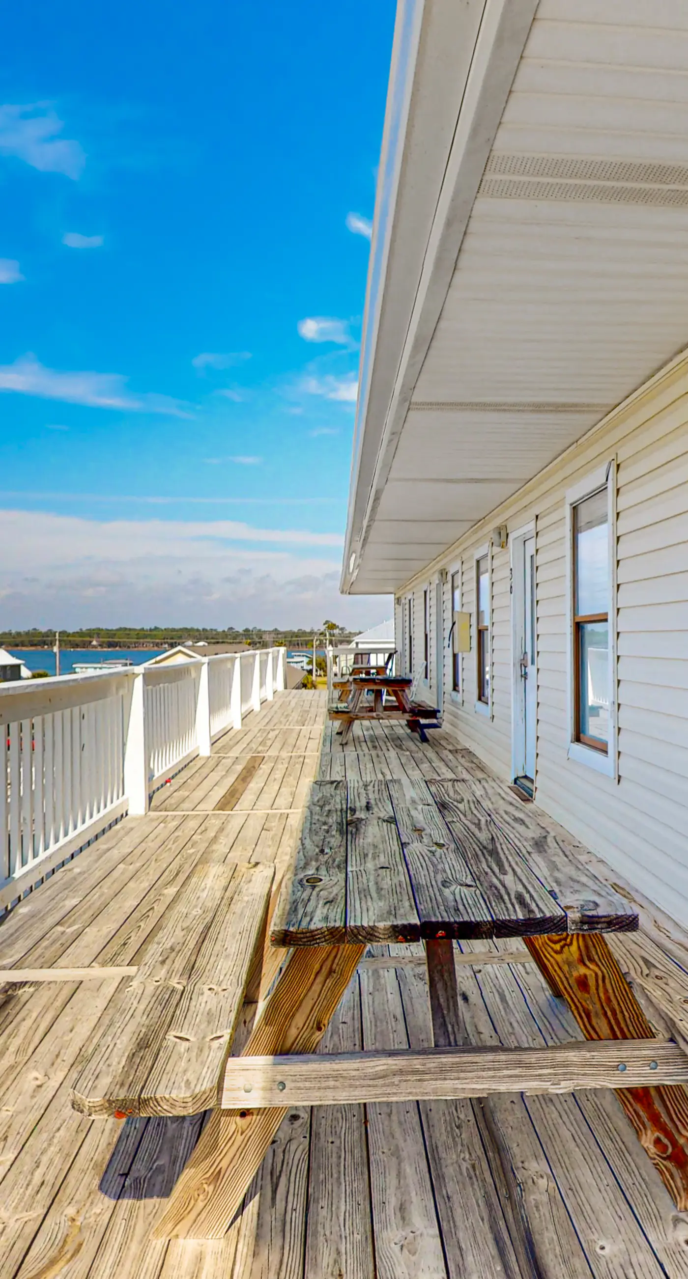Top-floor condo with pool & great views - close to the beach