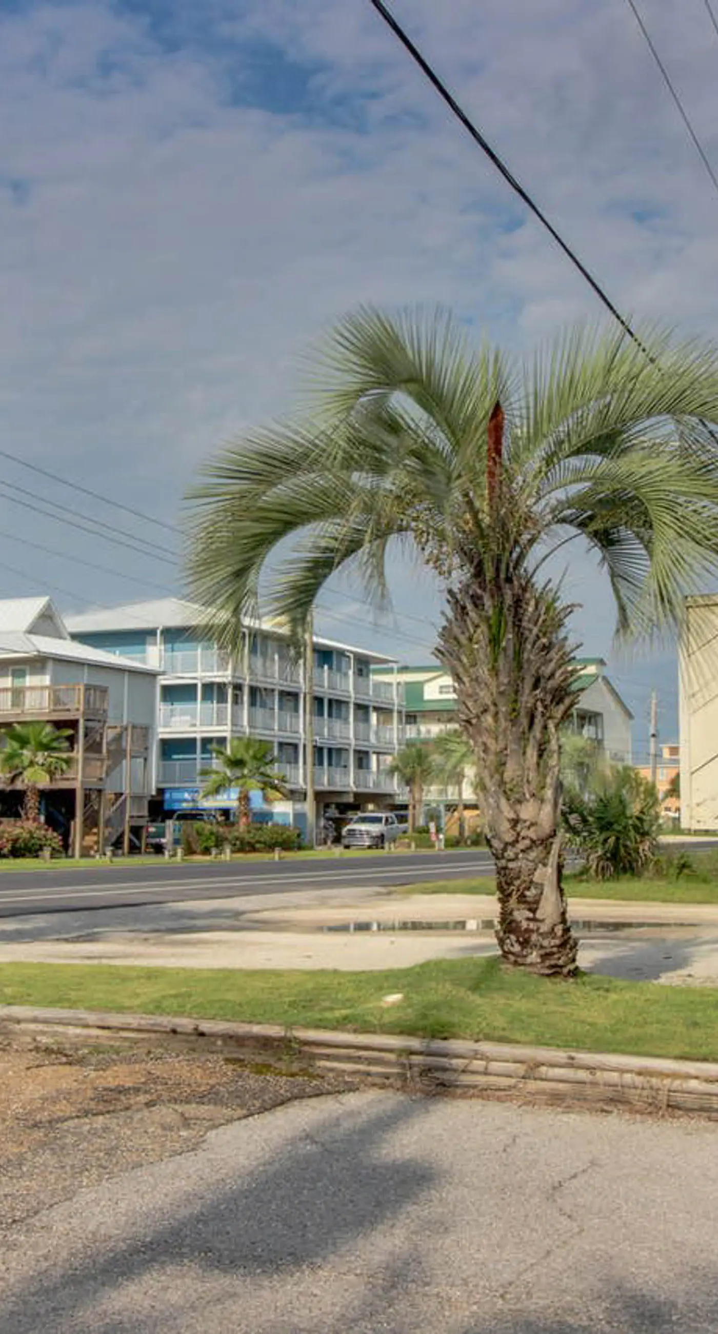 Top-floor condo with pool & great views - close to the beach