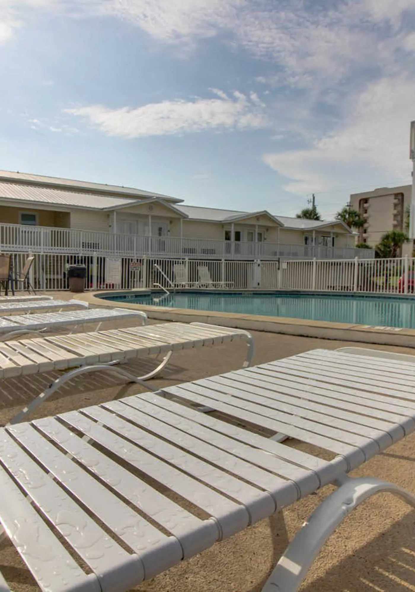 Top-floor condo with pool & great views - close to the beach