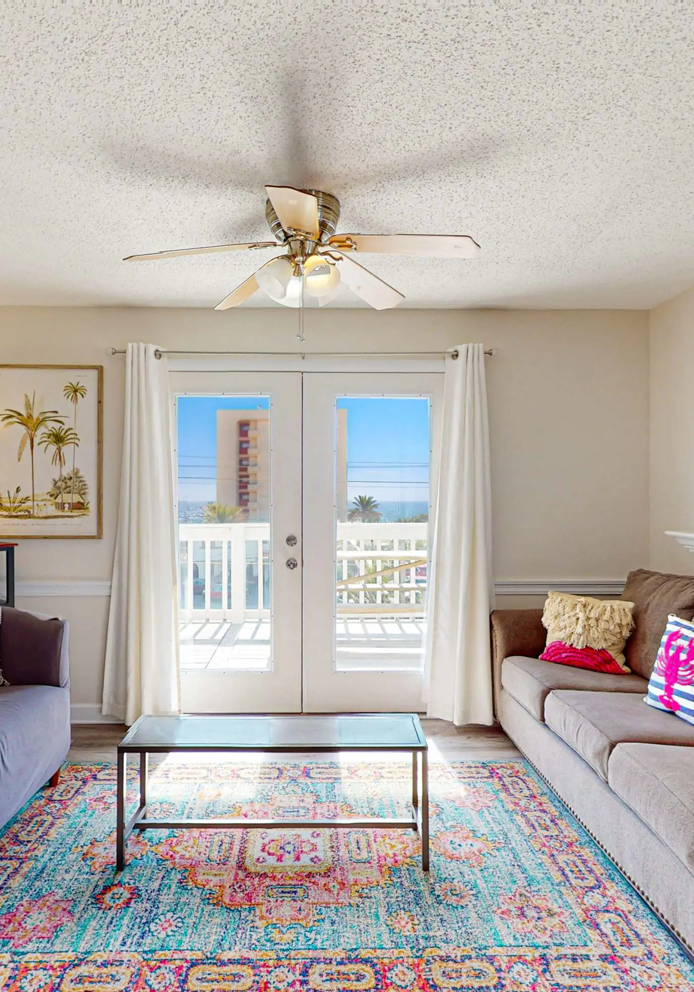 Top-floor condo with pool & great views - close to the beach