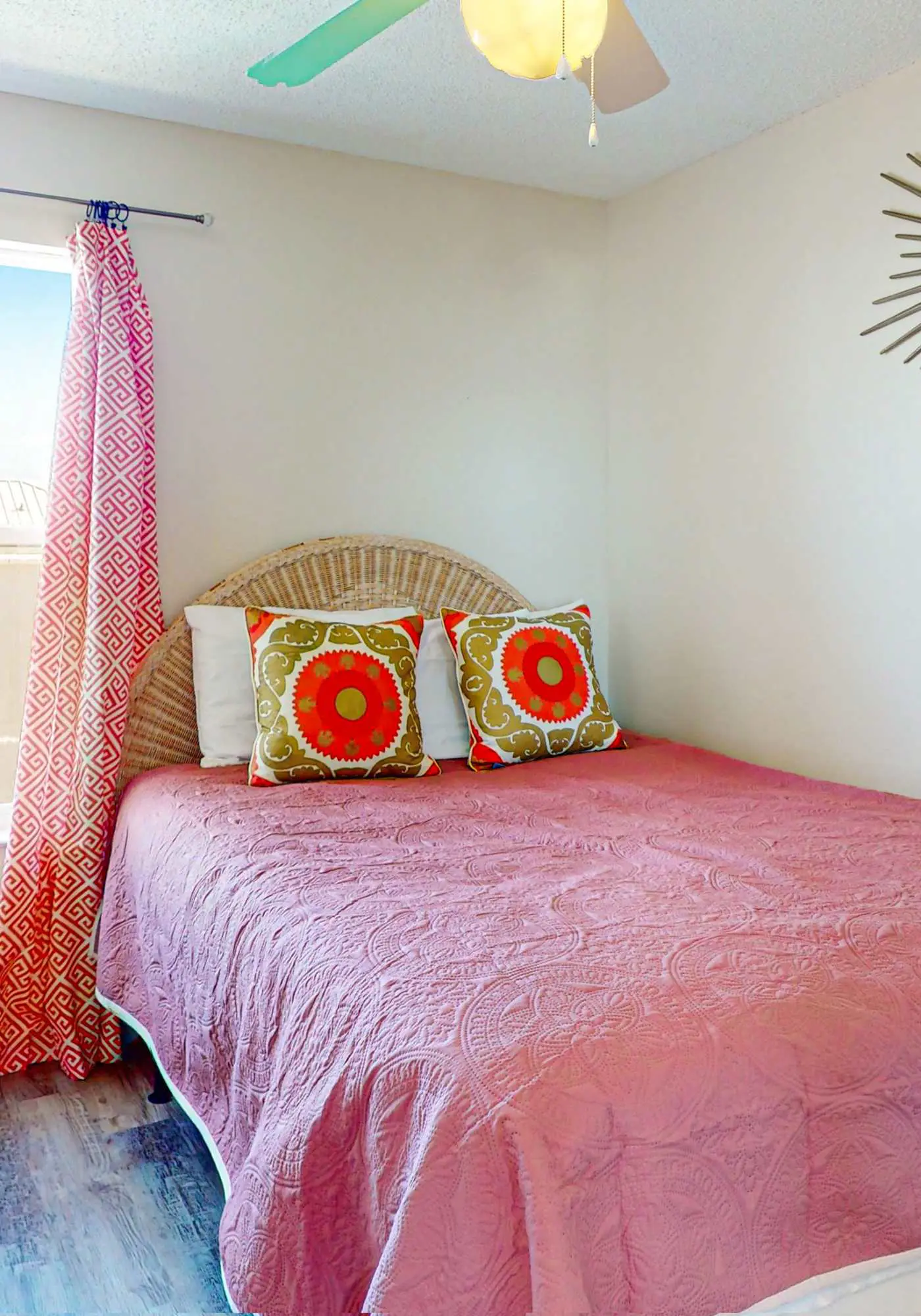 Top-floor condo with pool & great views - close to the beach