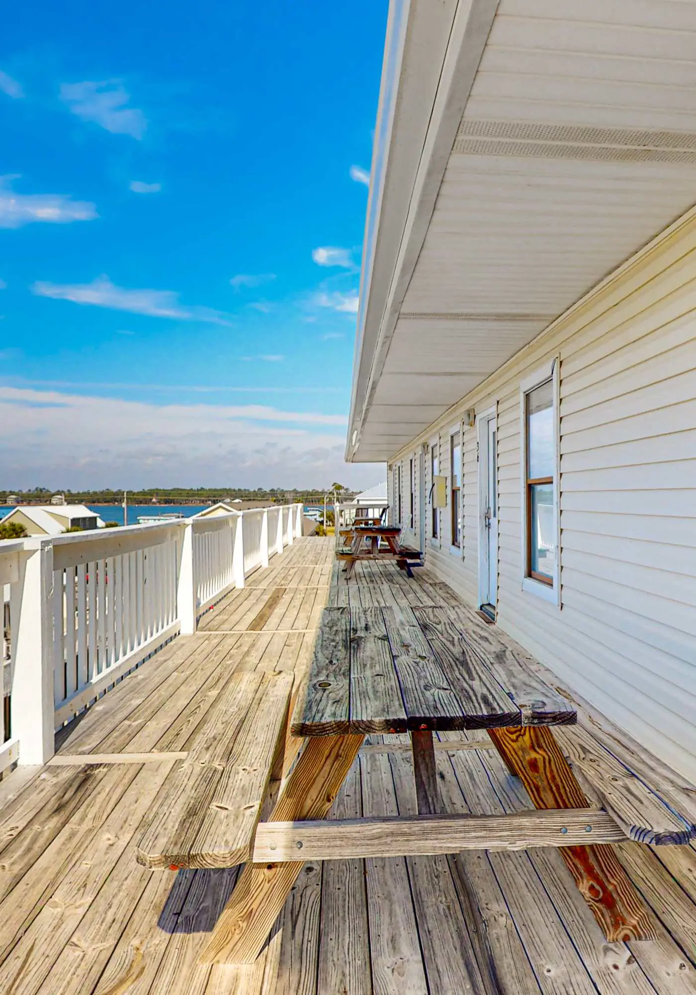 Top-floor condo with pool & great views - close to the beach