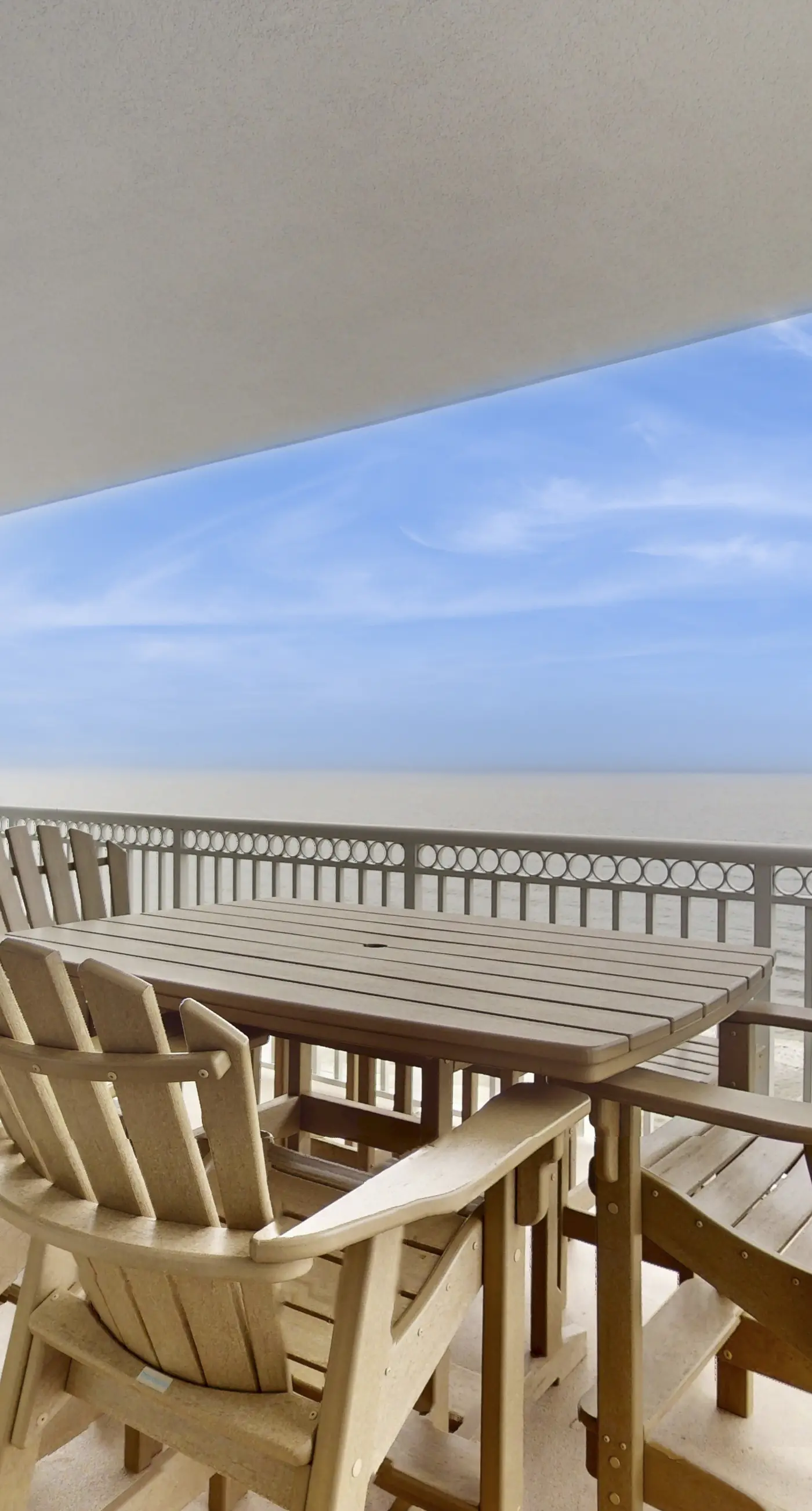 Luxurious beachfront condo w incredible Gulf view & shared pool hot tub