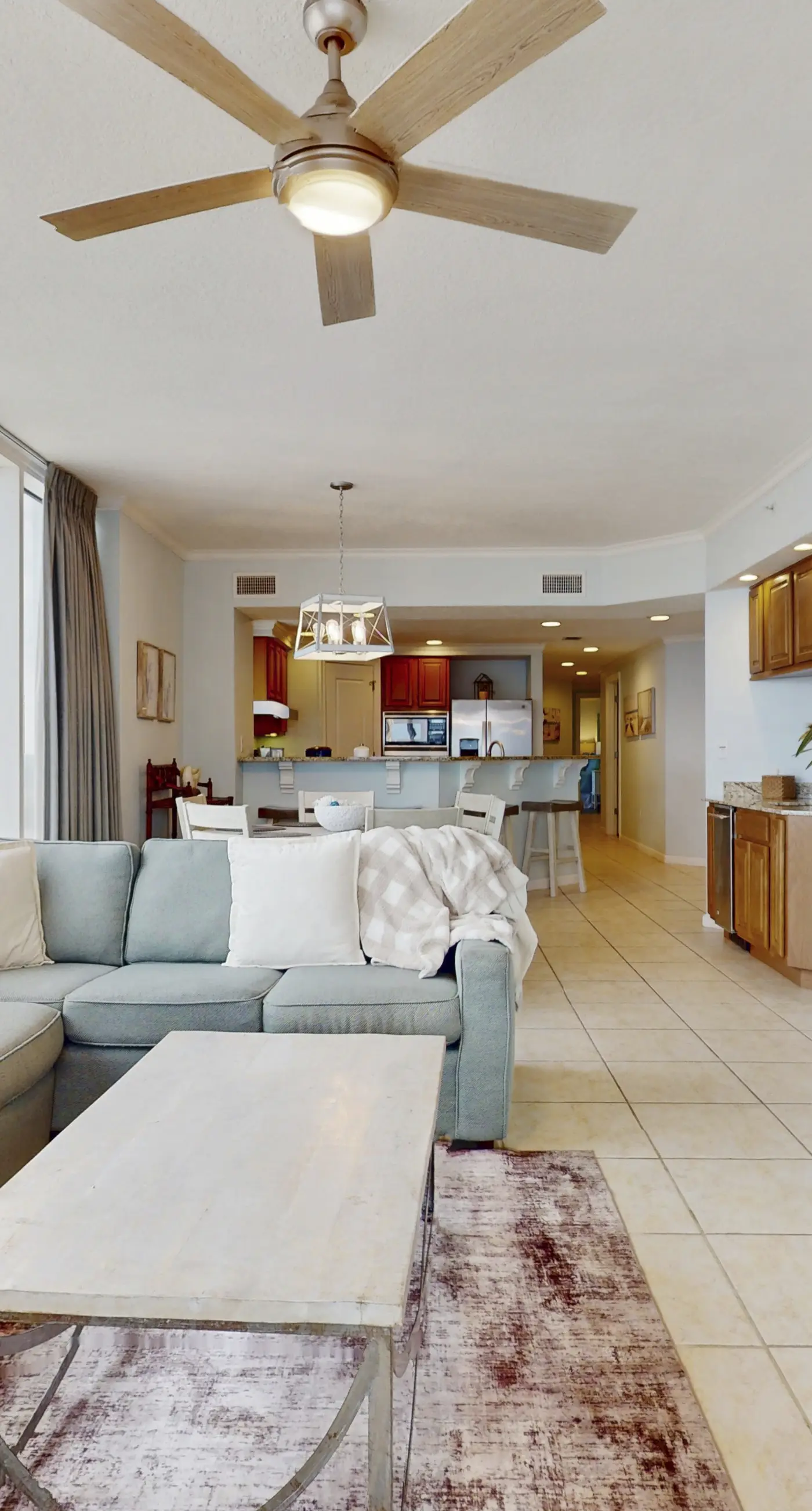 Luxurious beachfront condo w incredible Gulf view & shared pool hot tub