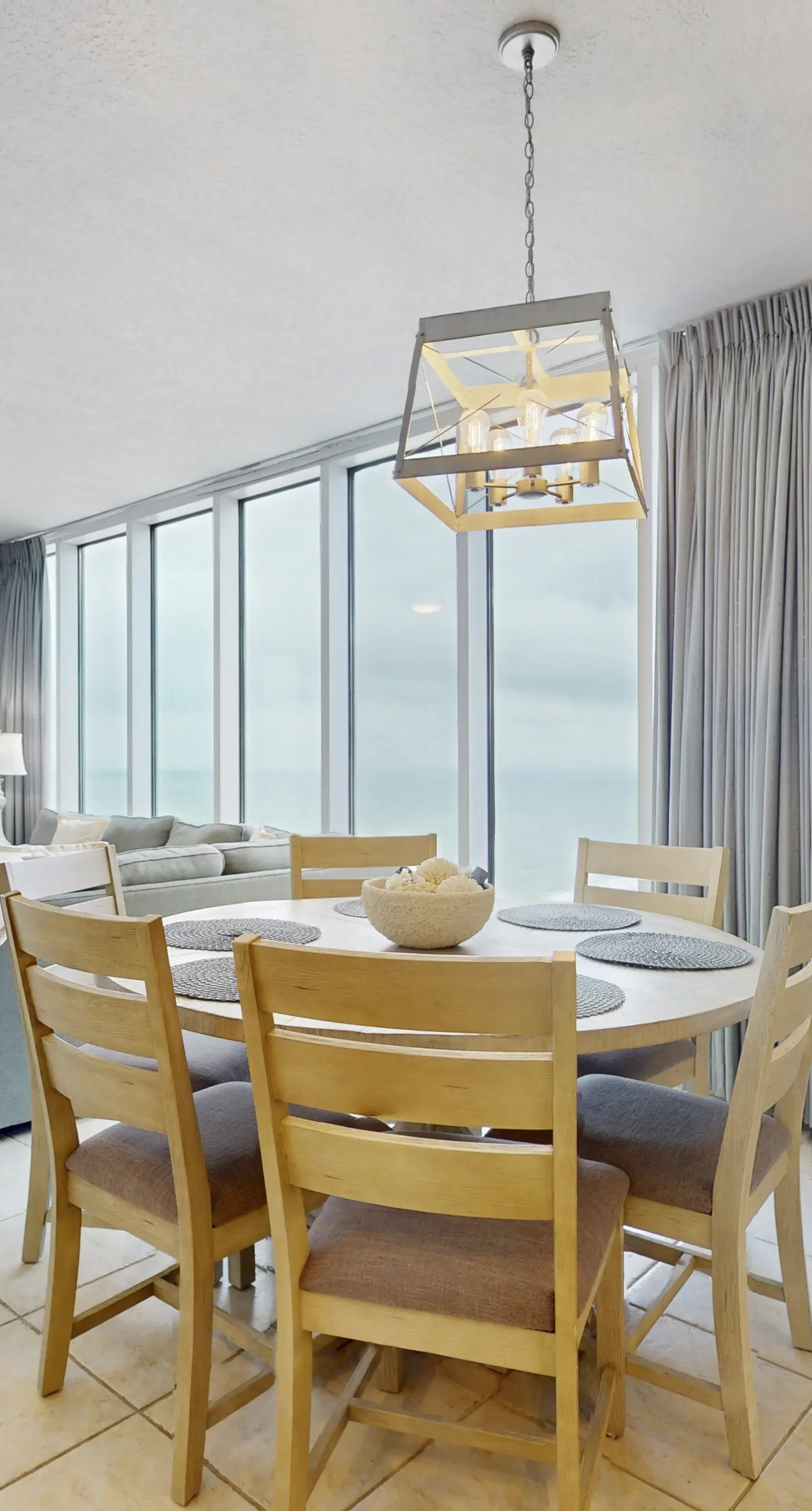 Luxurious beachfront condo w incredible Gulf view & shared pool hot tub