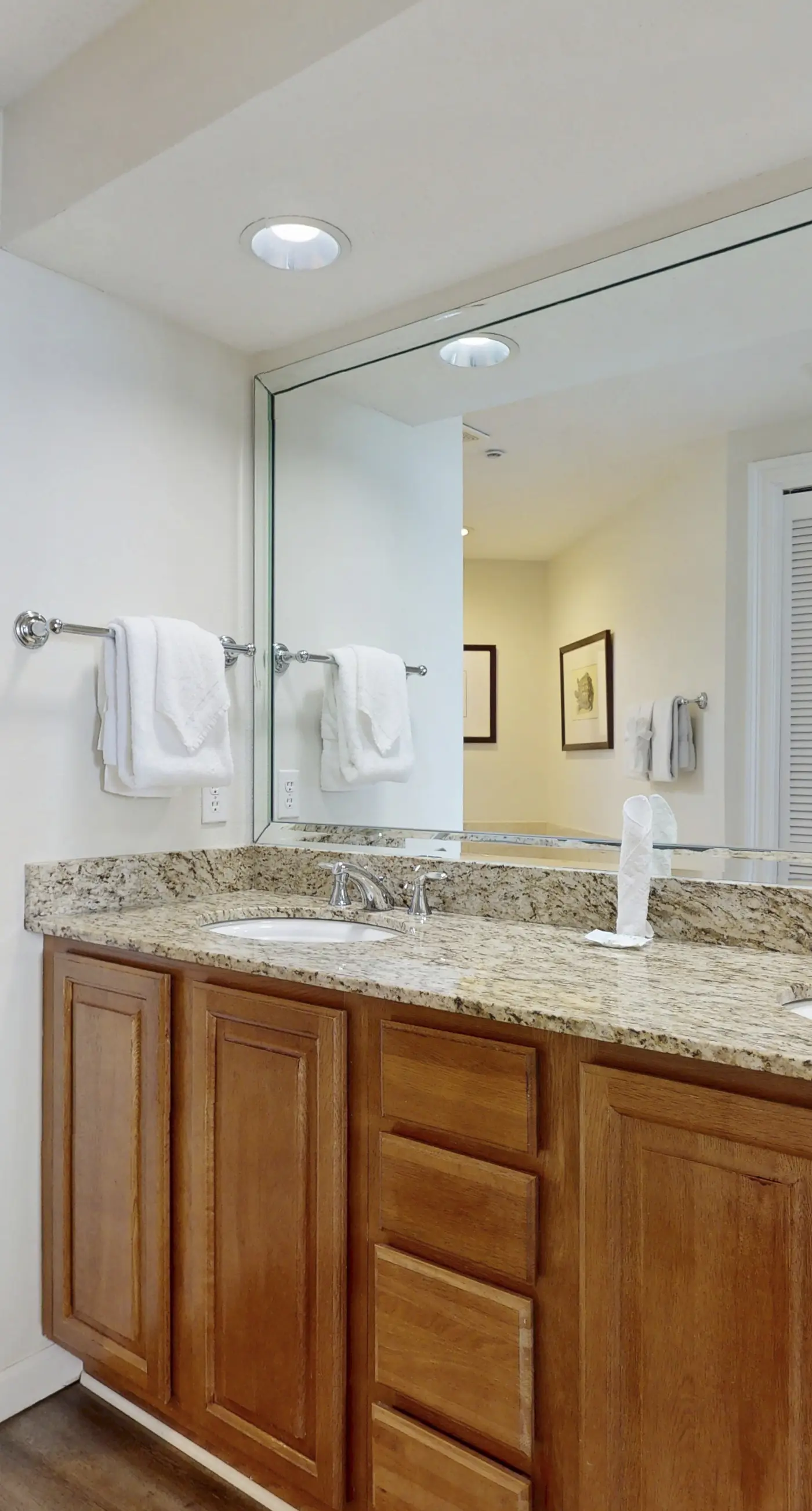 Luxurious beachfront condo w incredible Gulf view & shared pool hot tub