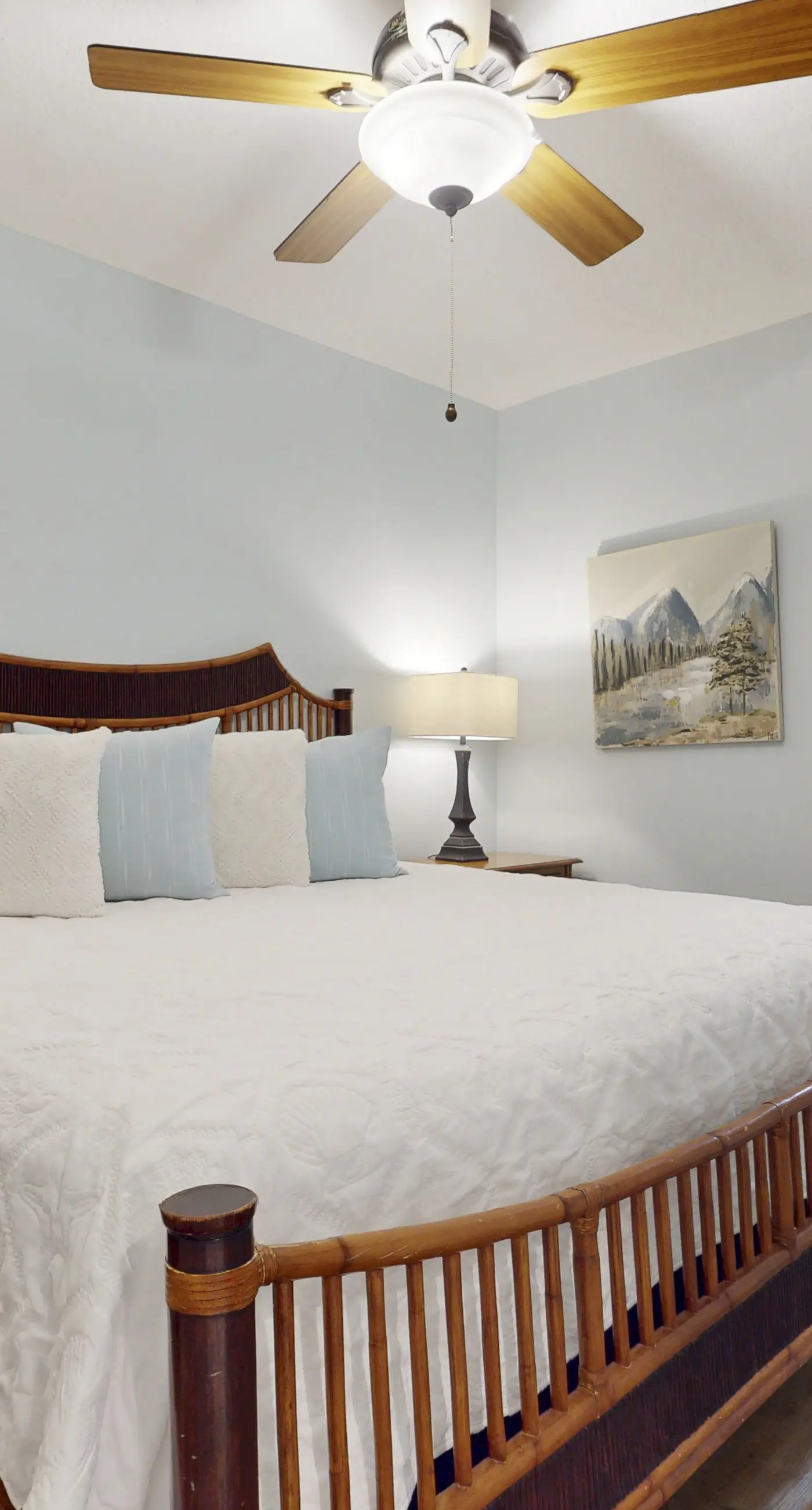 Luxurious beachfront condo w incredible Gulf view & shared pool hot tub