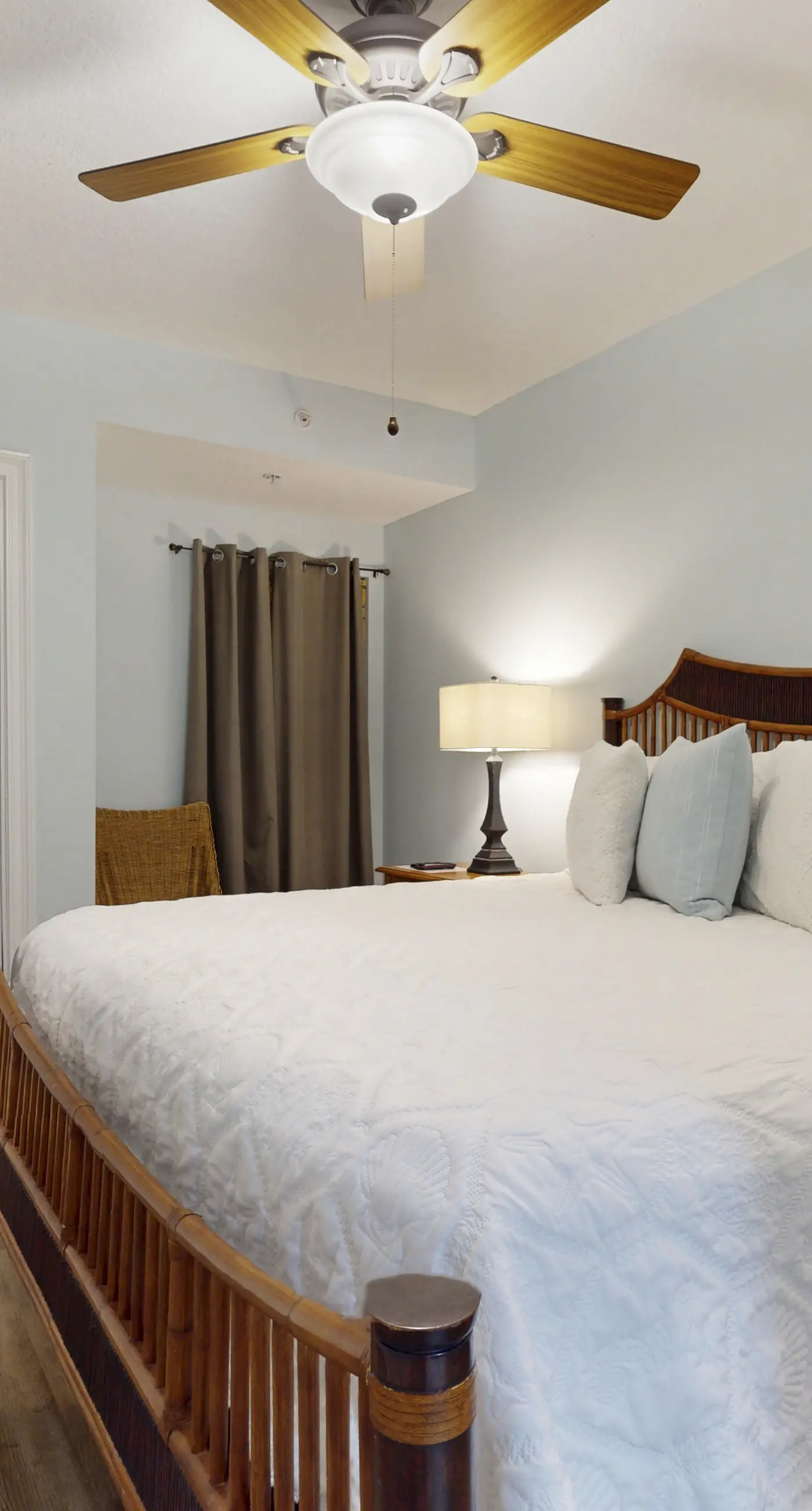 Luxurious beachfront condo w incredible Gulf view & shared pool hot tub