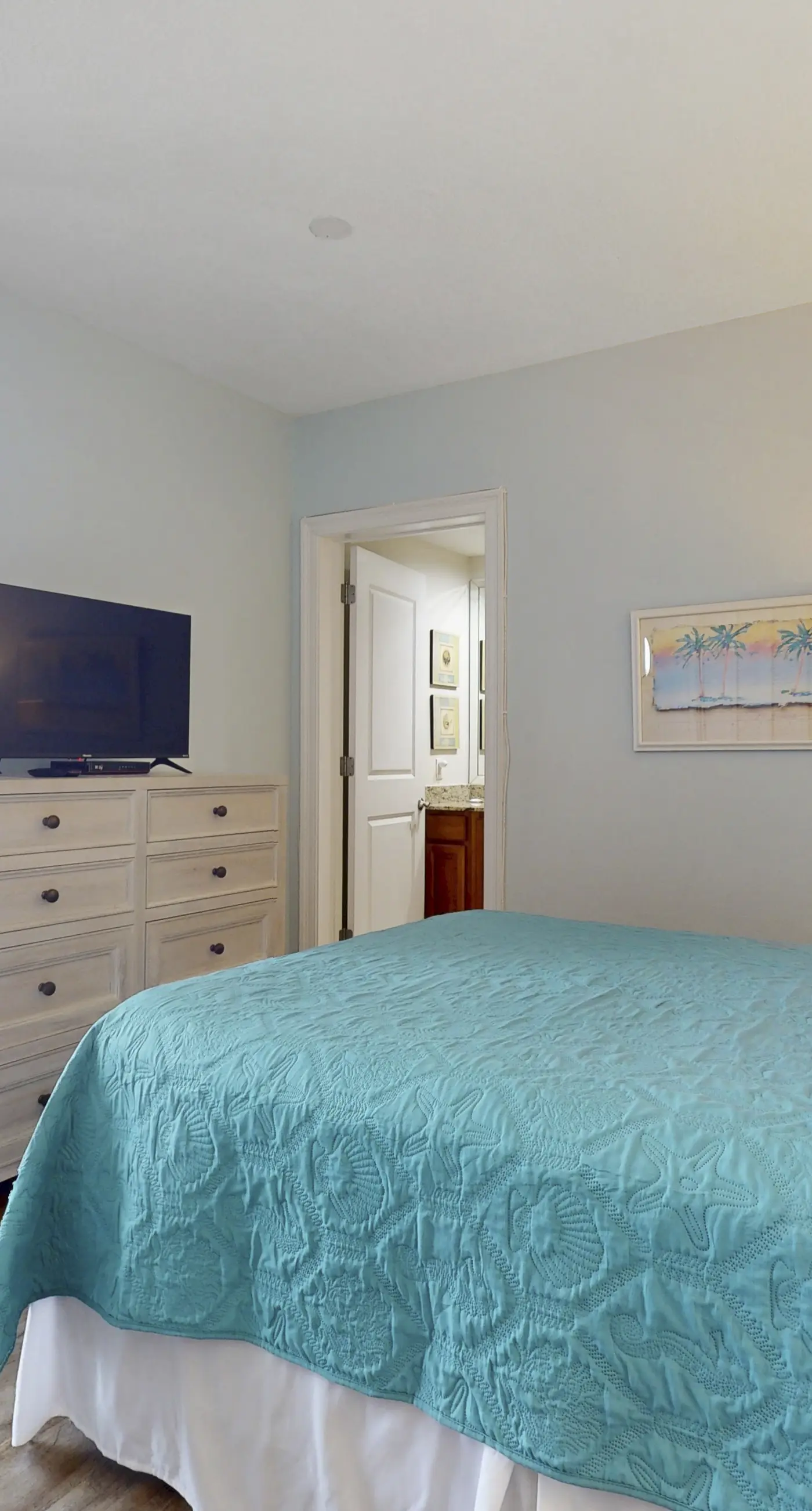 Luxurious beachfront condo w incredible Gulf view & shared pool hot tub