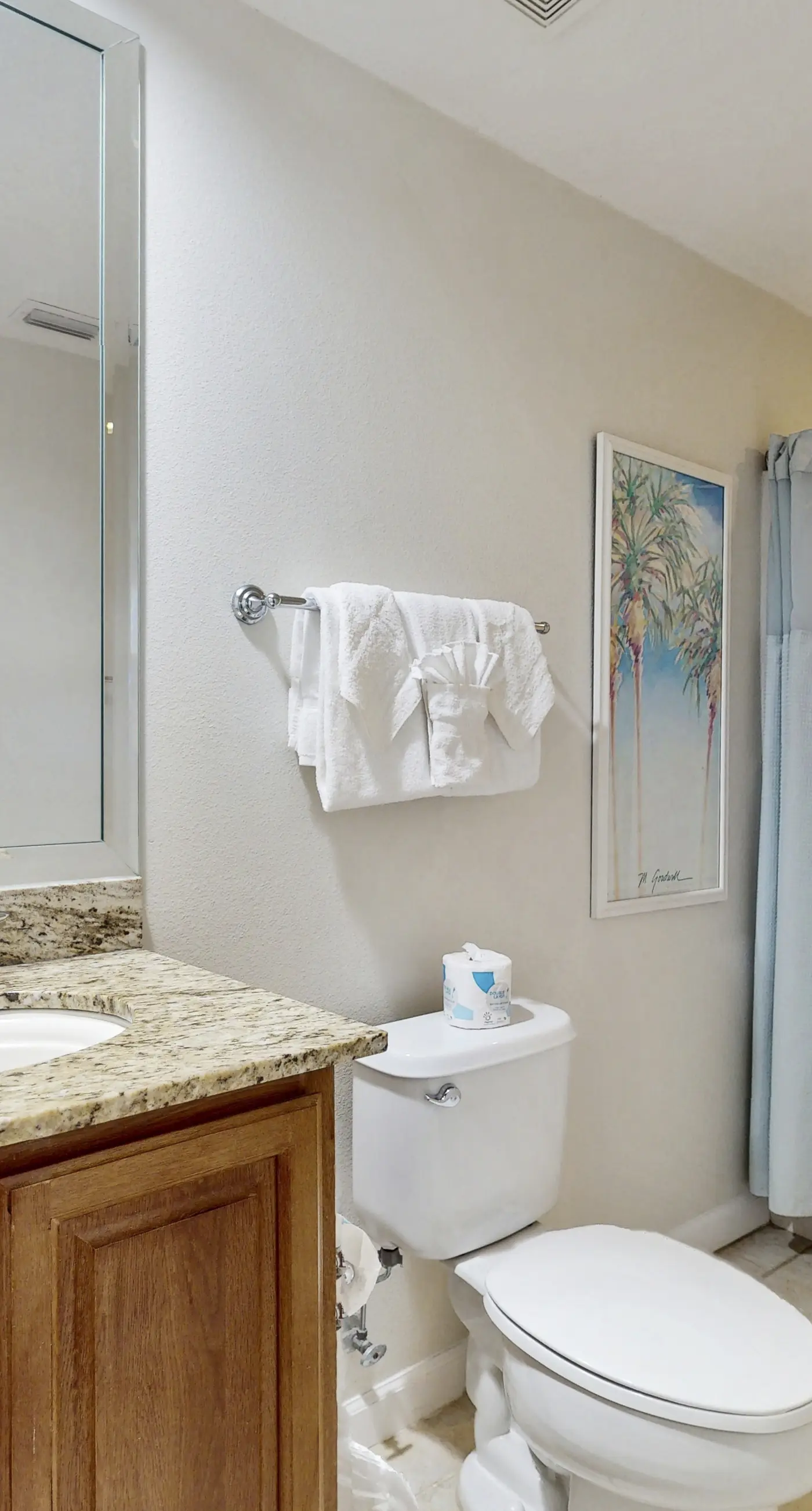 Luxurious beachfront condo w incredible Gulf view & shared pool hot tub