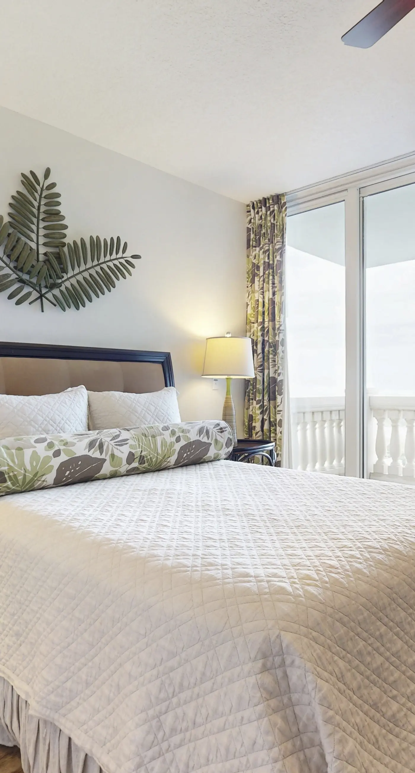 Luxurious beachfront condo w incredible Gulf view & shared pool hot tub