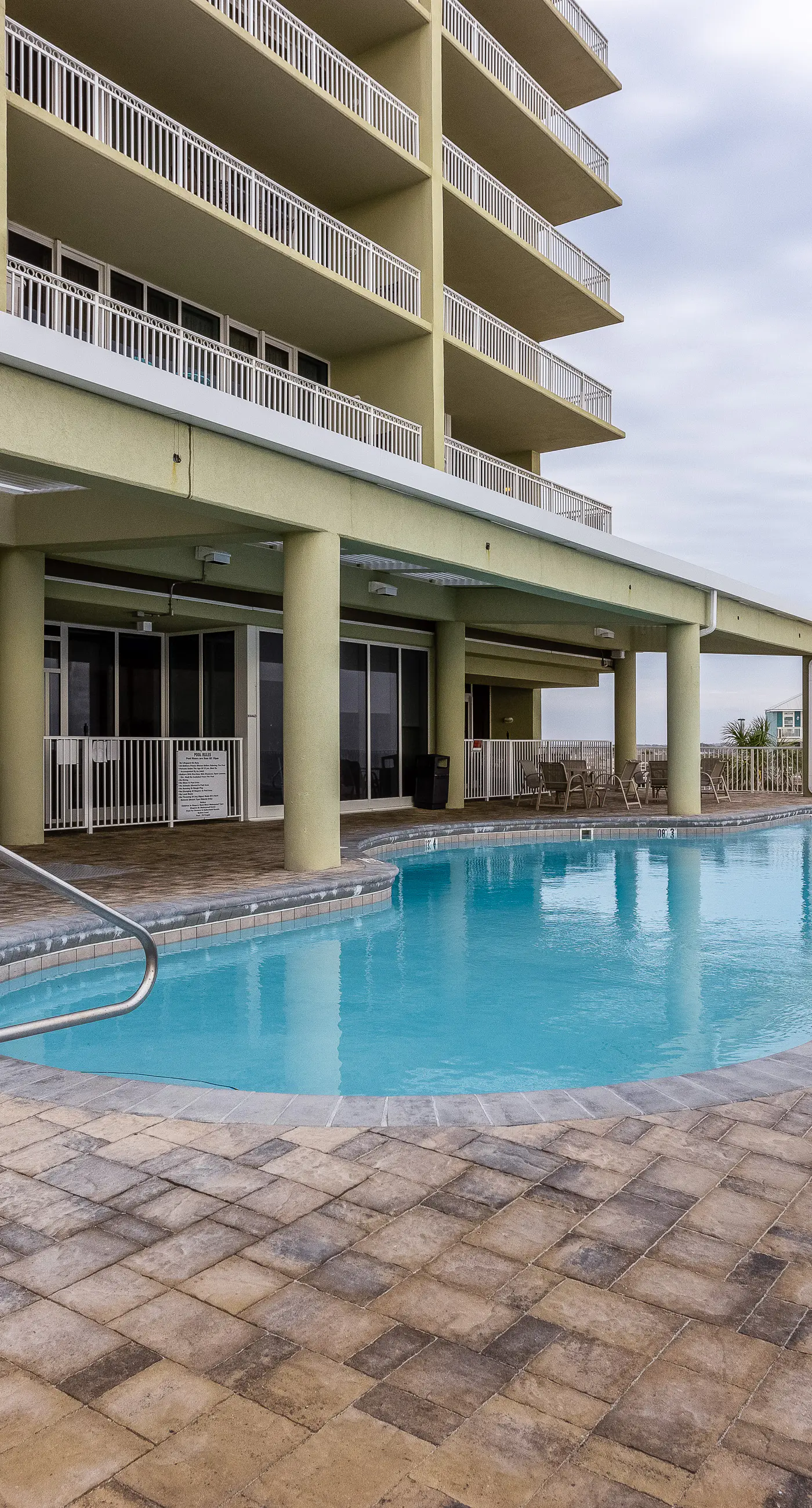 Luxurious beachfront condo w incredible Gulf view & shared pool hot tub