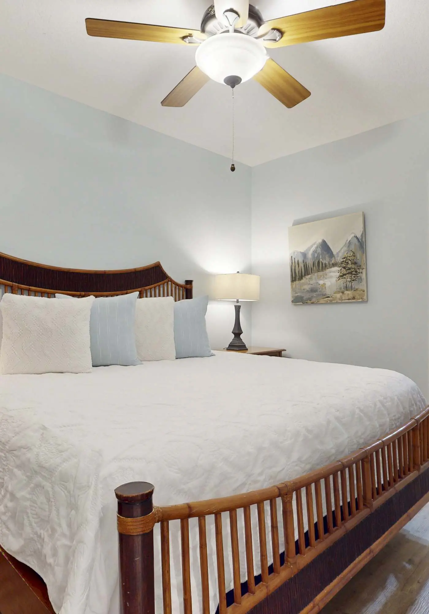 Luxurious beachfront condo w incredible Gulf view & shared pool hot tub