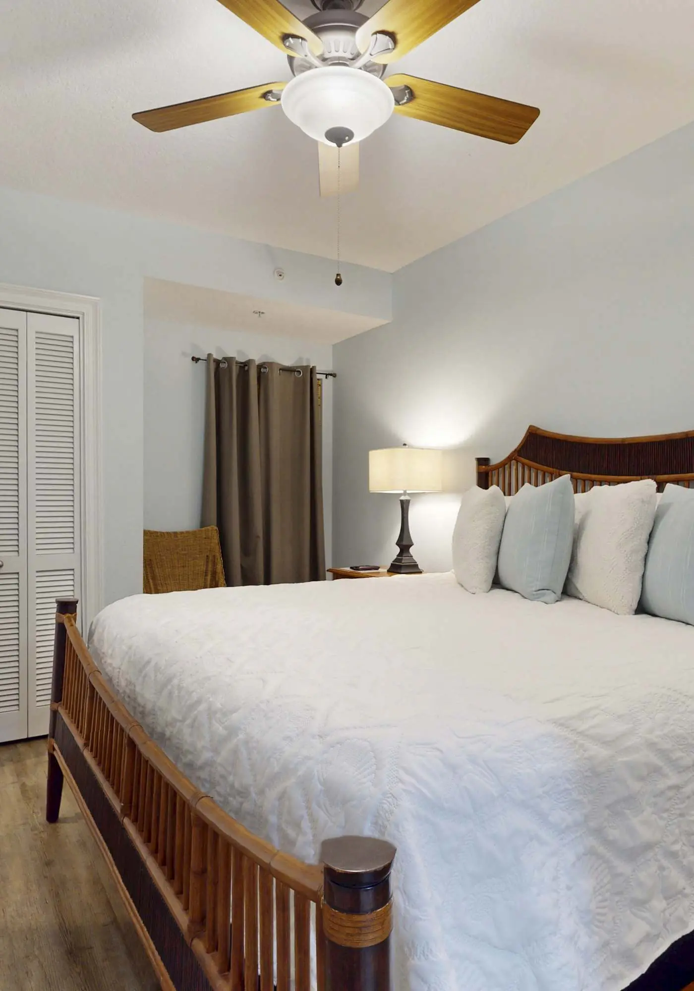 Luxurious beachfront condo w incredible Gulf view & shared pool hot tub