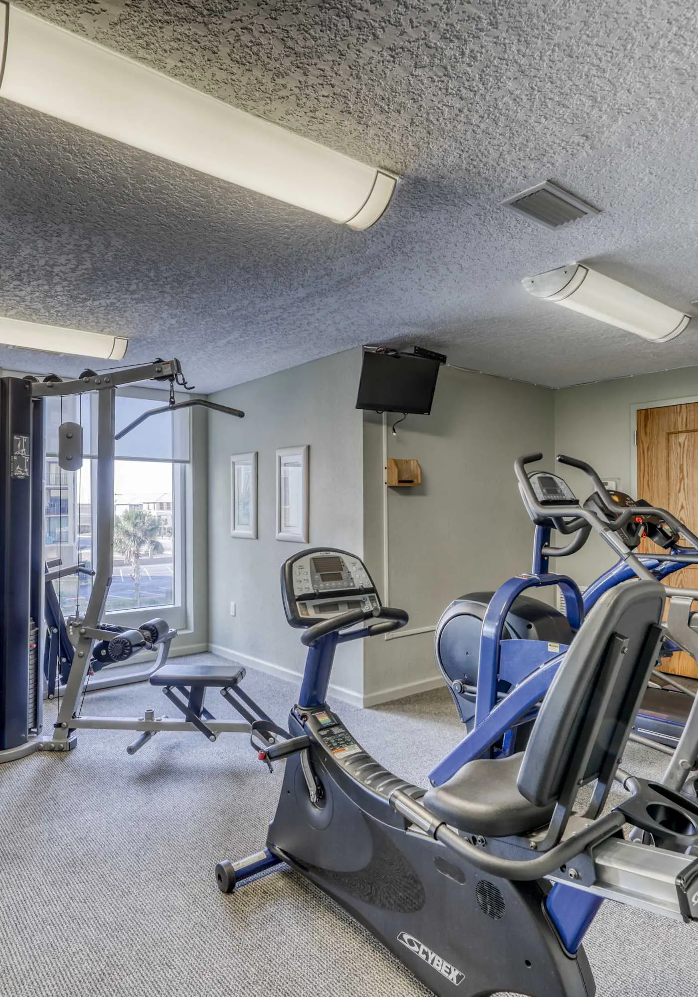 Luxurious beachfront condo w incredible Gulf view & shared pool hot tub