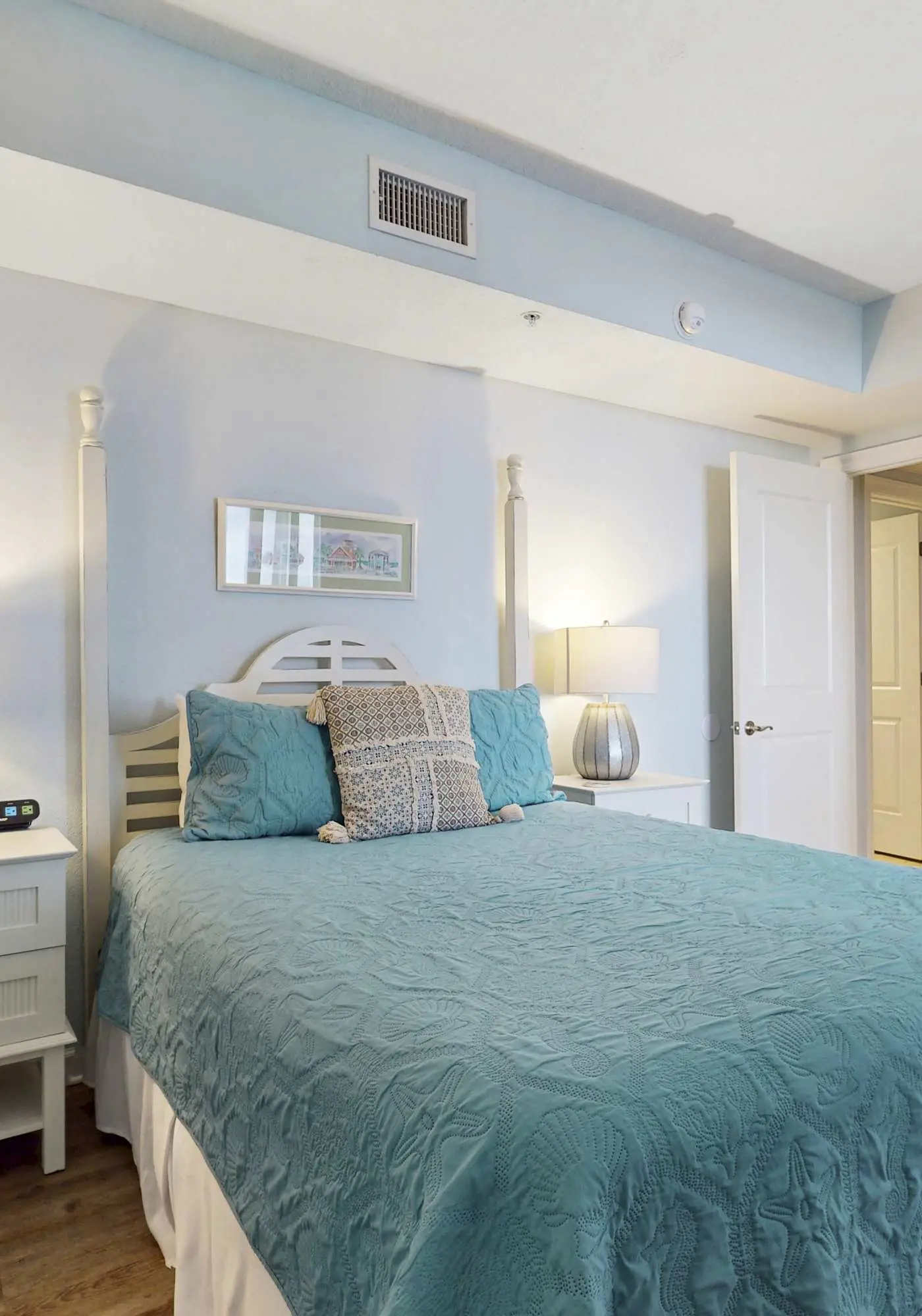 Luxurious beachfront condo w incredible Gulf view & shared pool hot tub
