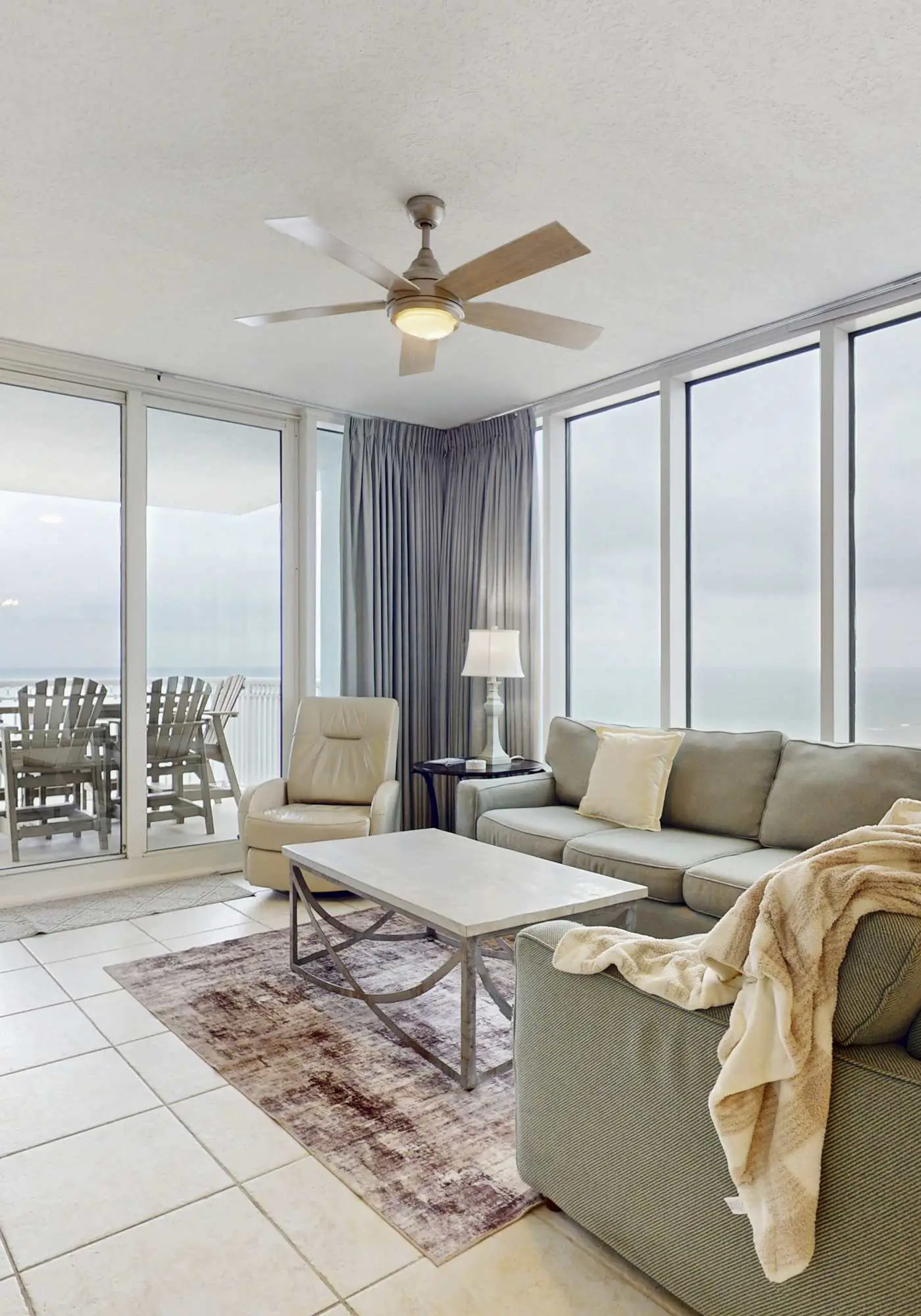 Luxurious beachfront condo w incredible Gulf view & shared pool hot tub