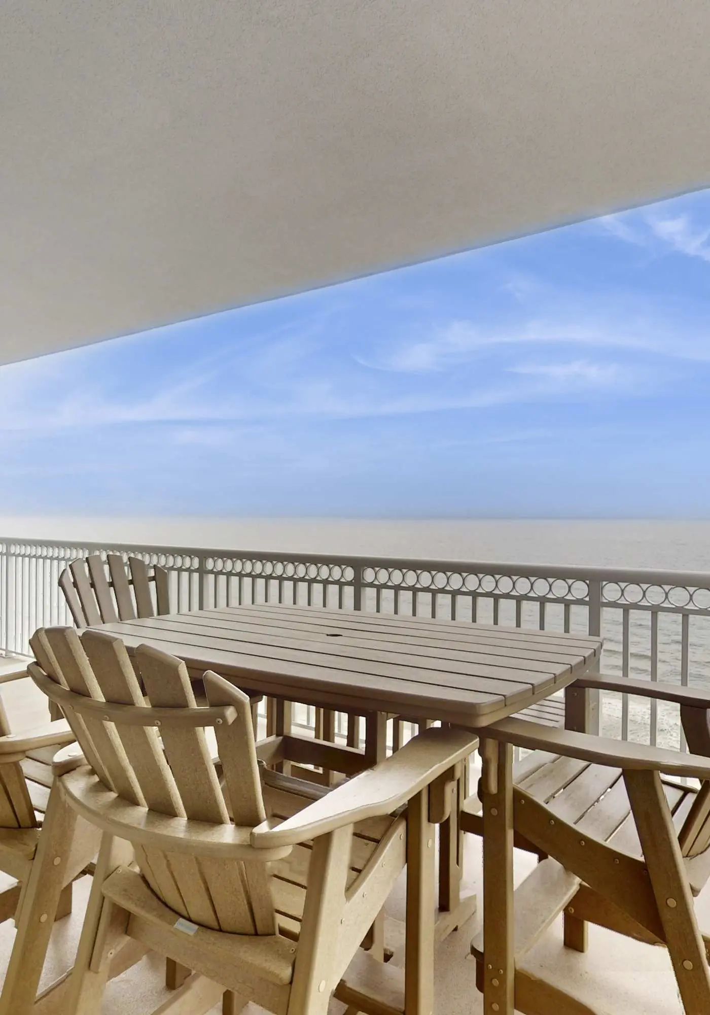 Luxurious beachfront condo w incredible Gulf view & shared pool hot tub