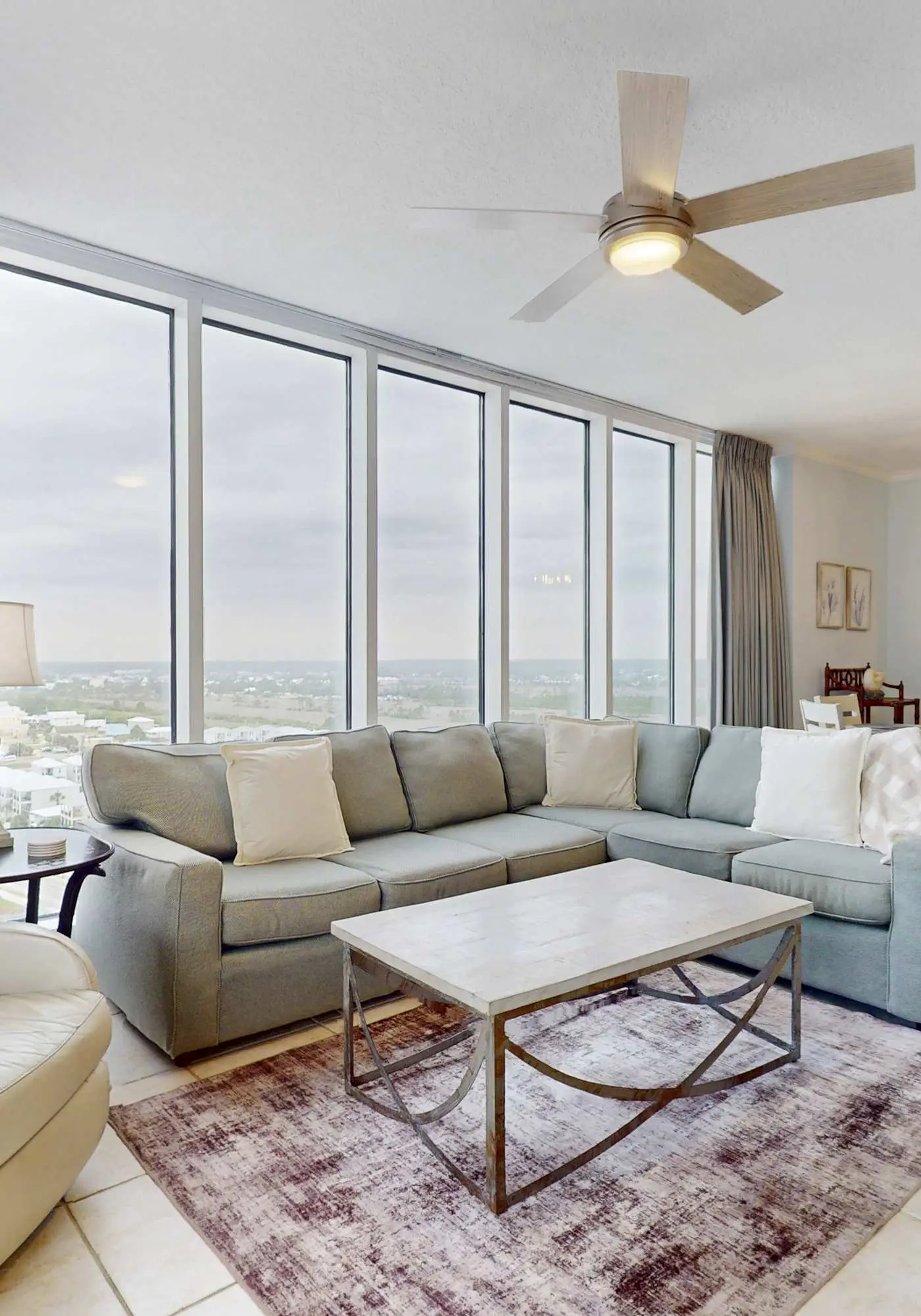 Luxurious beachfront condo w incredible Gulf view & shared pool hot tub