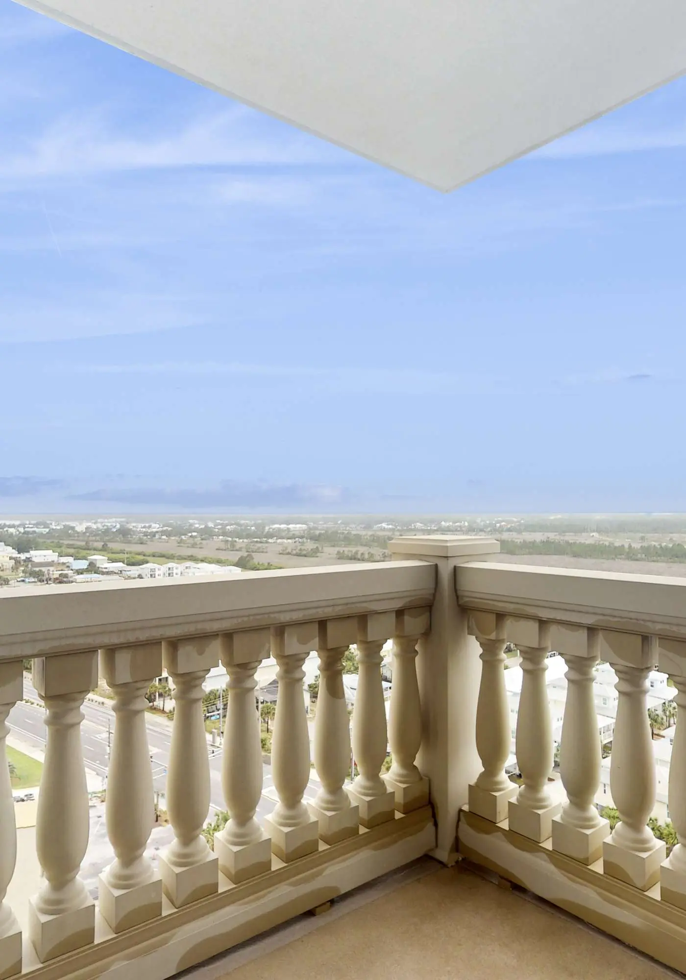 Luxurious beachfront condo w incredible Gulf view & shared pool hot tub
