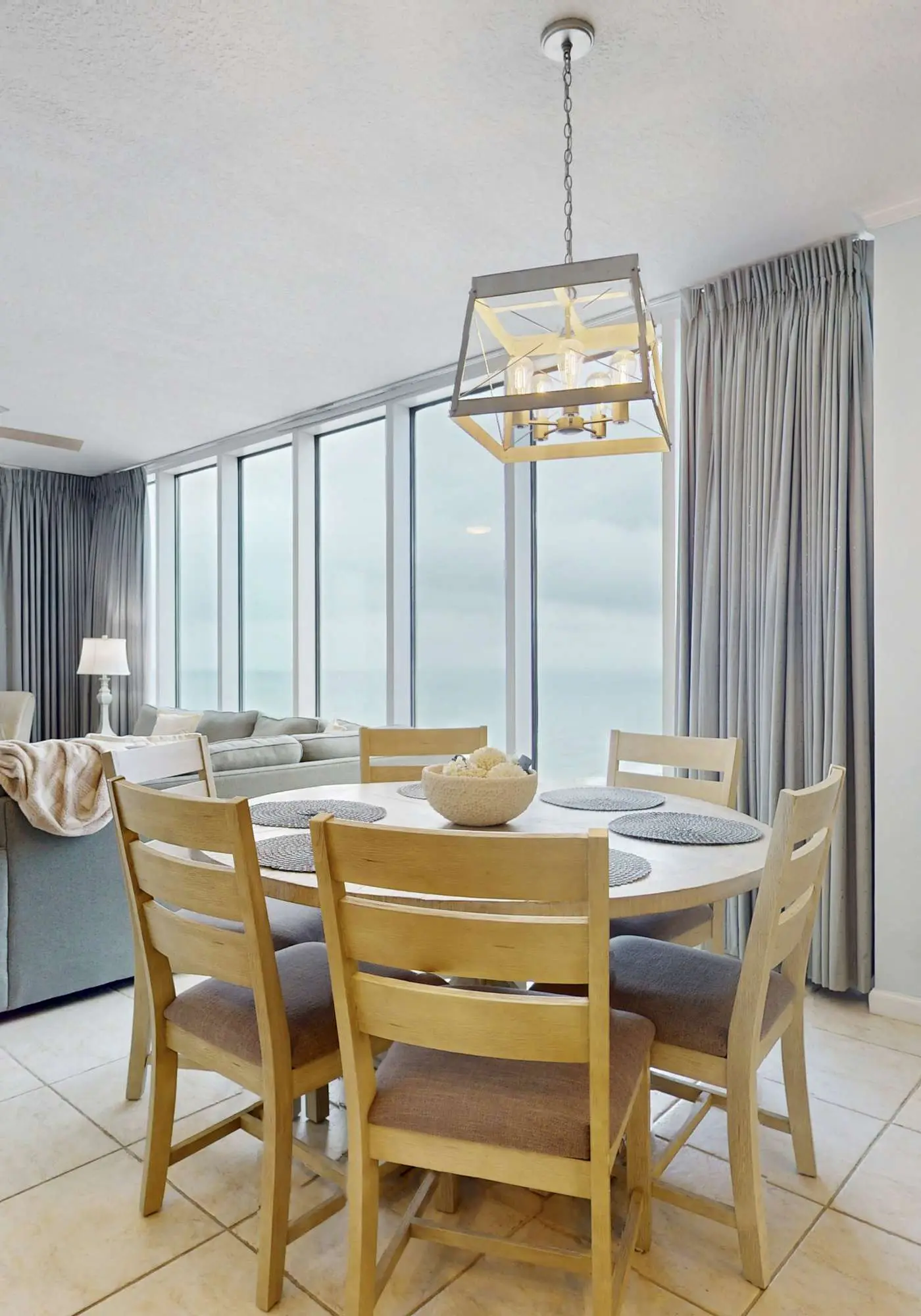 Luxurious beachfront condo w incredible Gulf view & shared pool hot tub