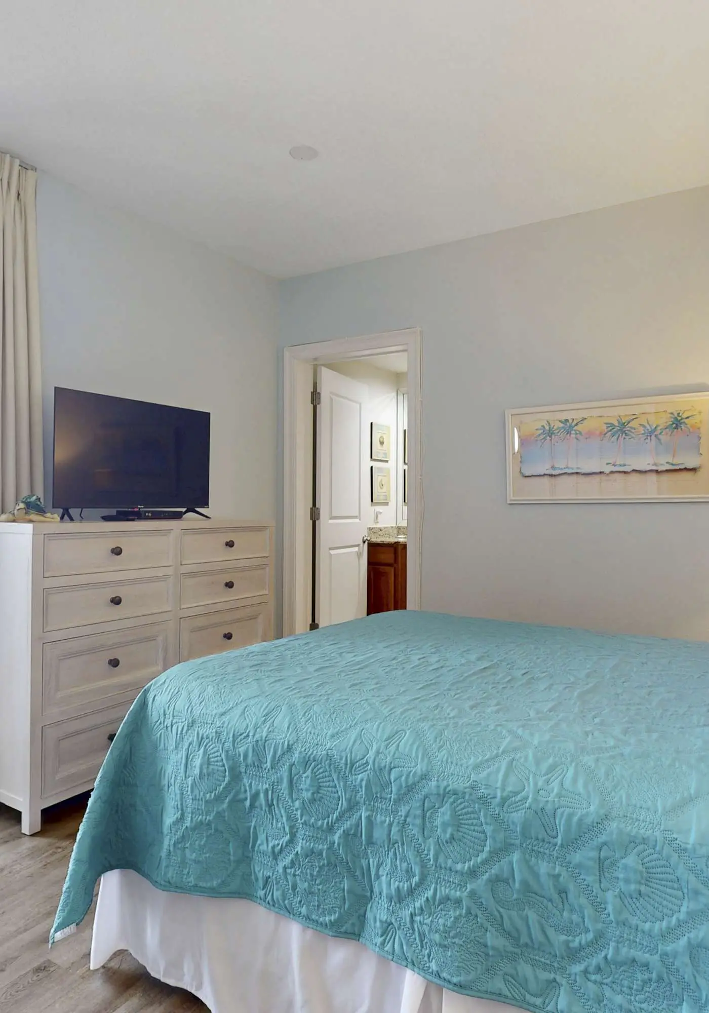 Luxurious beachfront condo w incredible Gulf view & shared pool hot tub