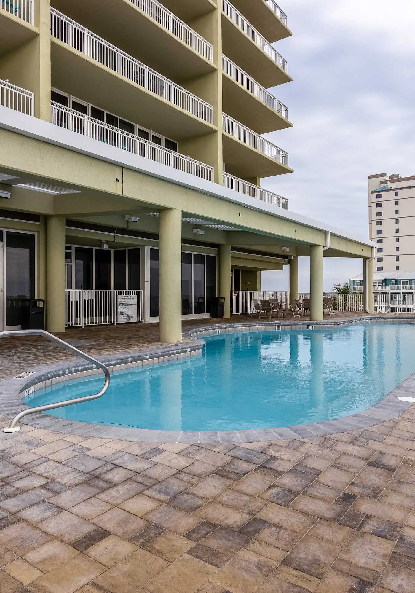 Luxurious beachfront condo w incredible Gulf view & shared pool hot tub