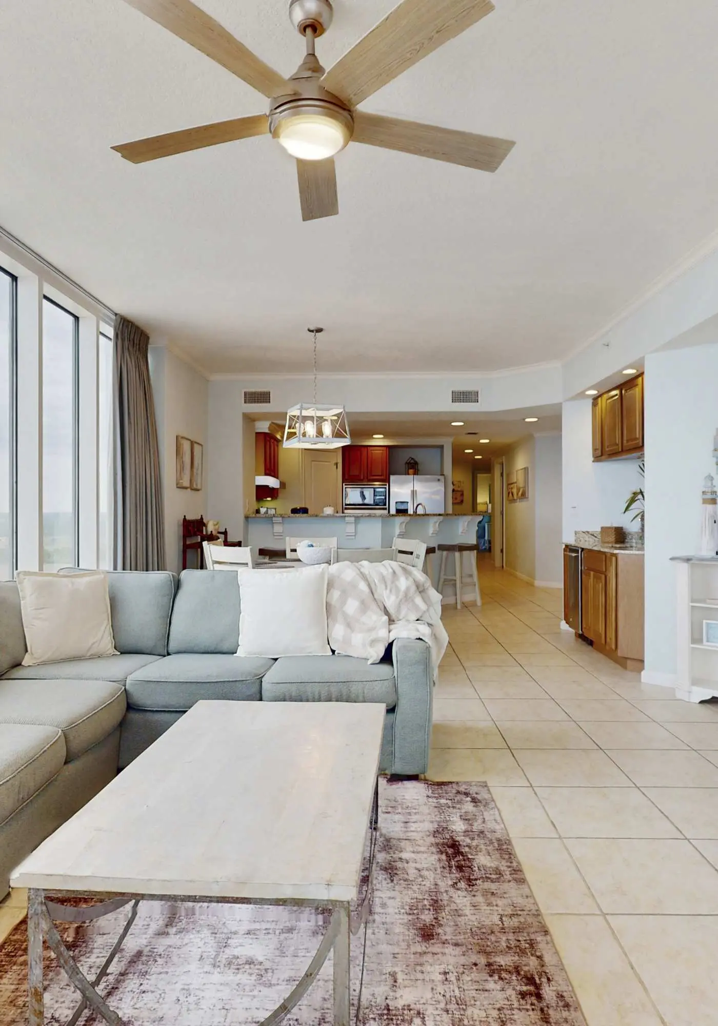 Luxurious beachfront condo w incredible Gulf view & shared pool hot tub