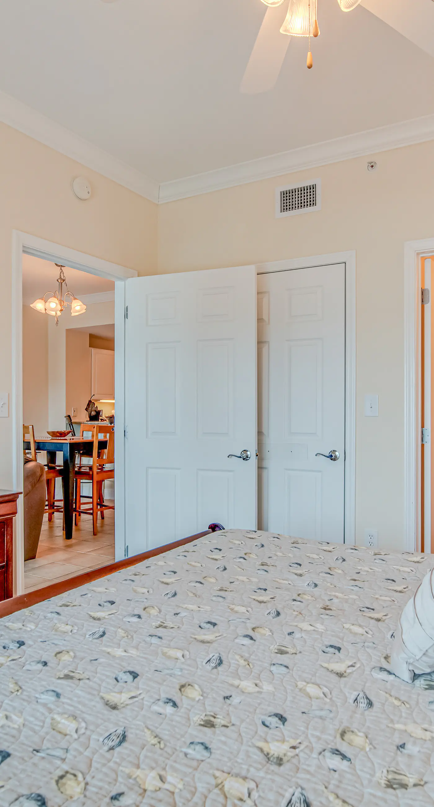 Condo overlooking the Gulf with pools, lazy river & breezeway to beach