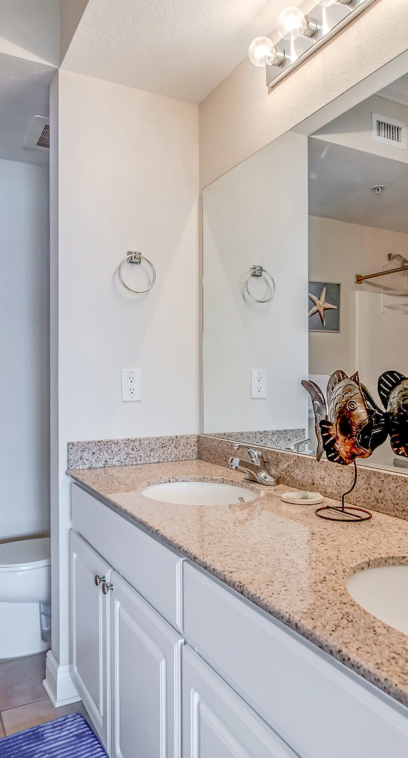 Condo overlooking the Gulf with pools, lazy river & breezeway to beach