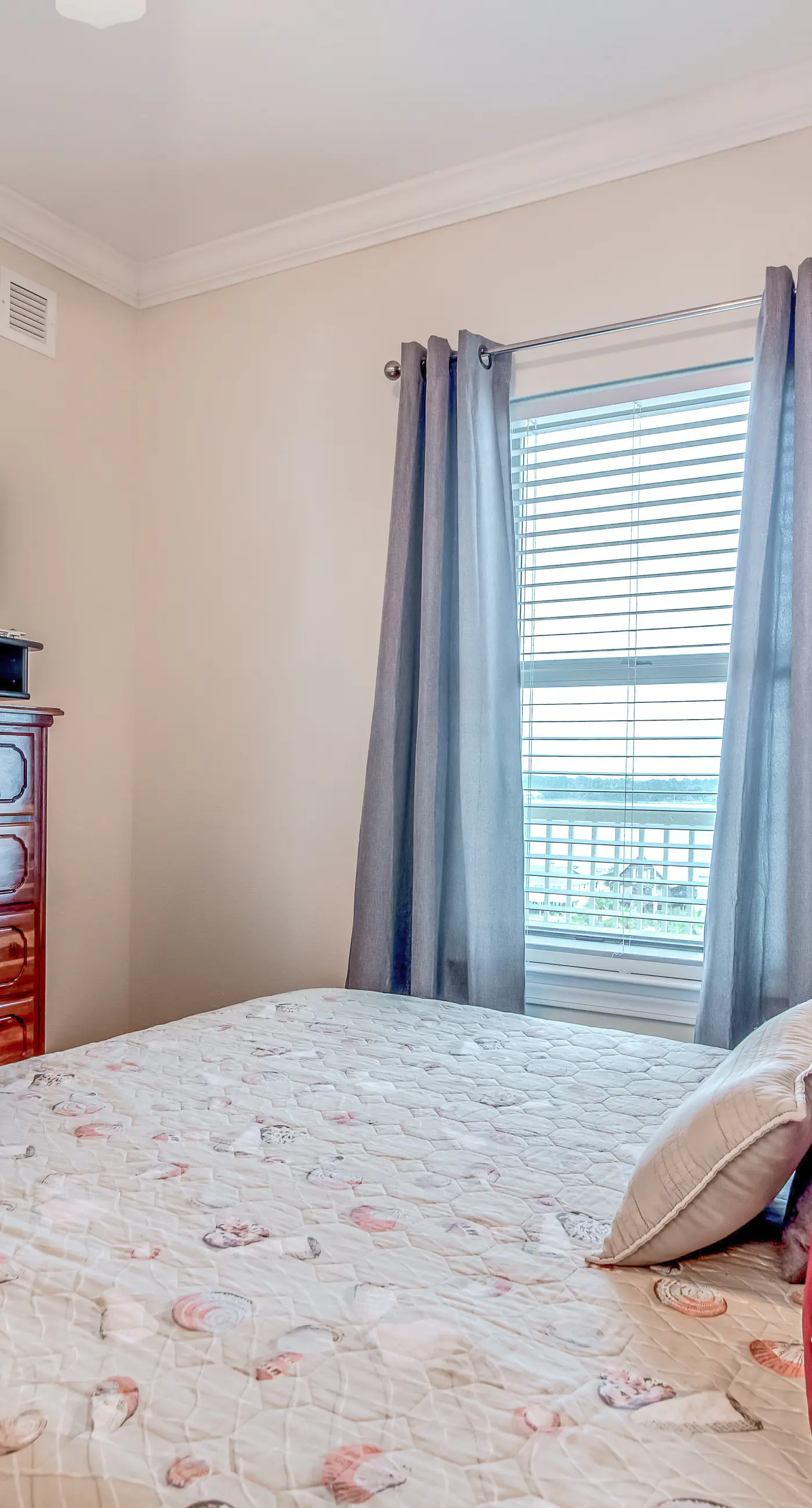 Condo overlooking the Gulf with pools, lazy river & breezeway to beach