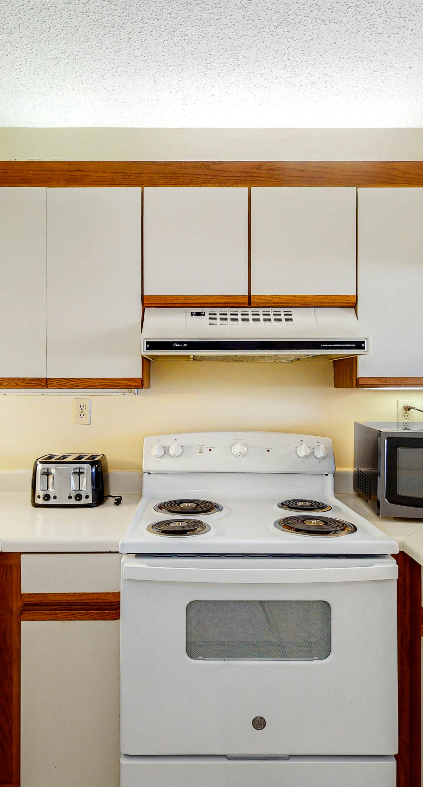 Beachfront condo with balcony overlooking Gulf of Mexico & resort pool