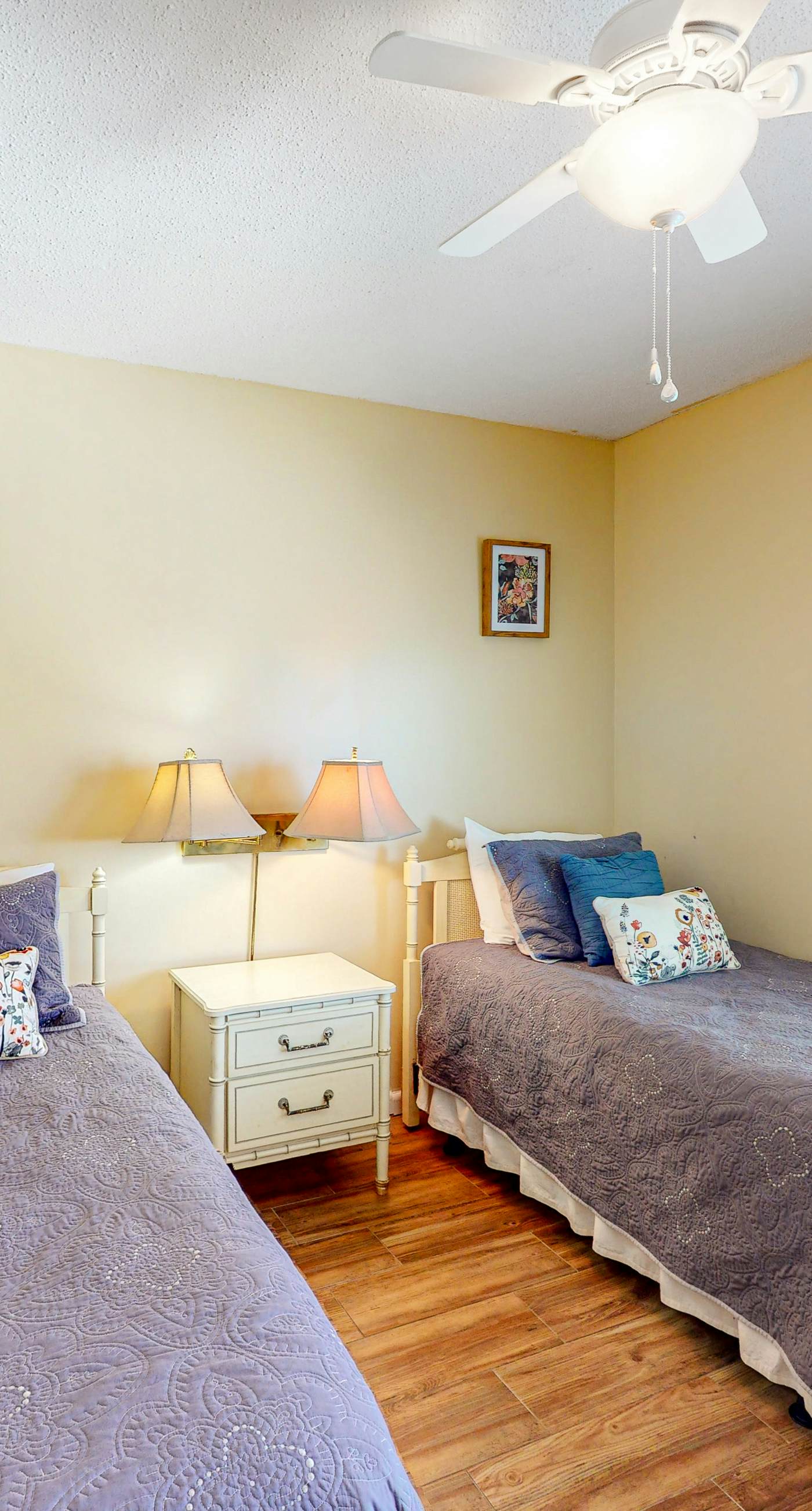 Beachfront condo with balcony overlooking Gulf of Mexico & resort pool