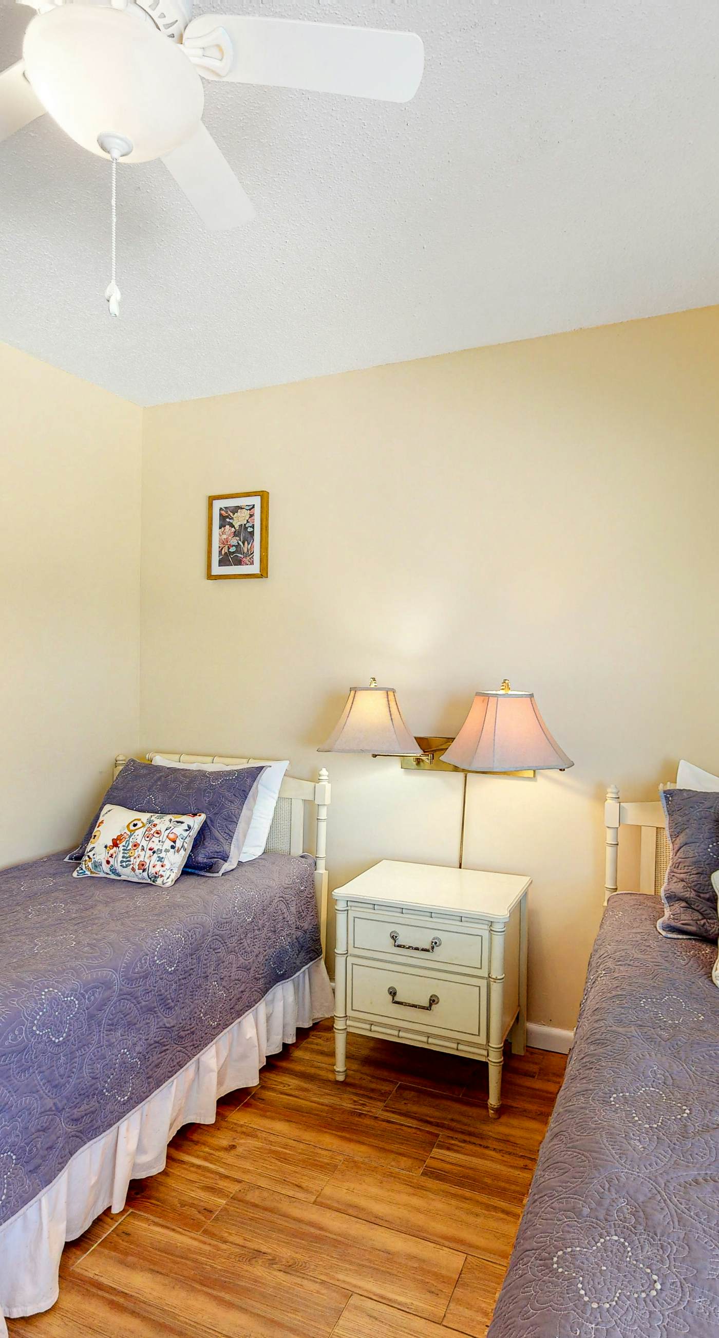 Beachfront condo with balcony overlooking Gulf of Mexico & resort pool