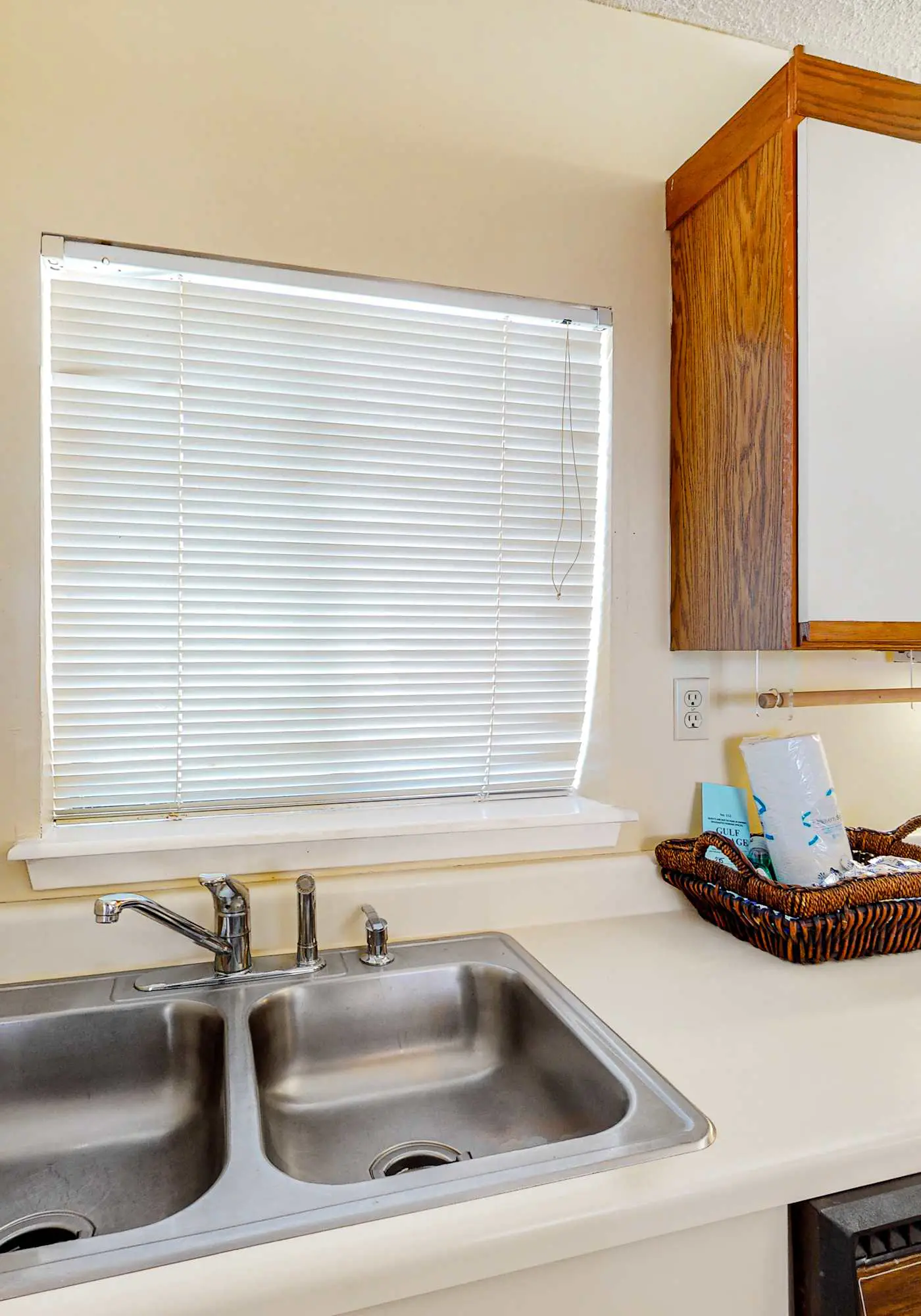 Beachfront condo with balcony overlooking Gulf of Mexico & resort pool